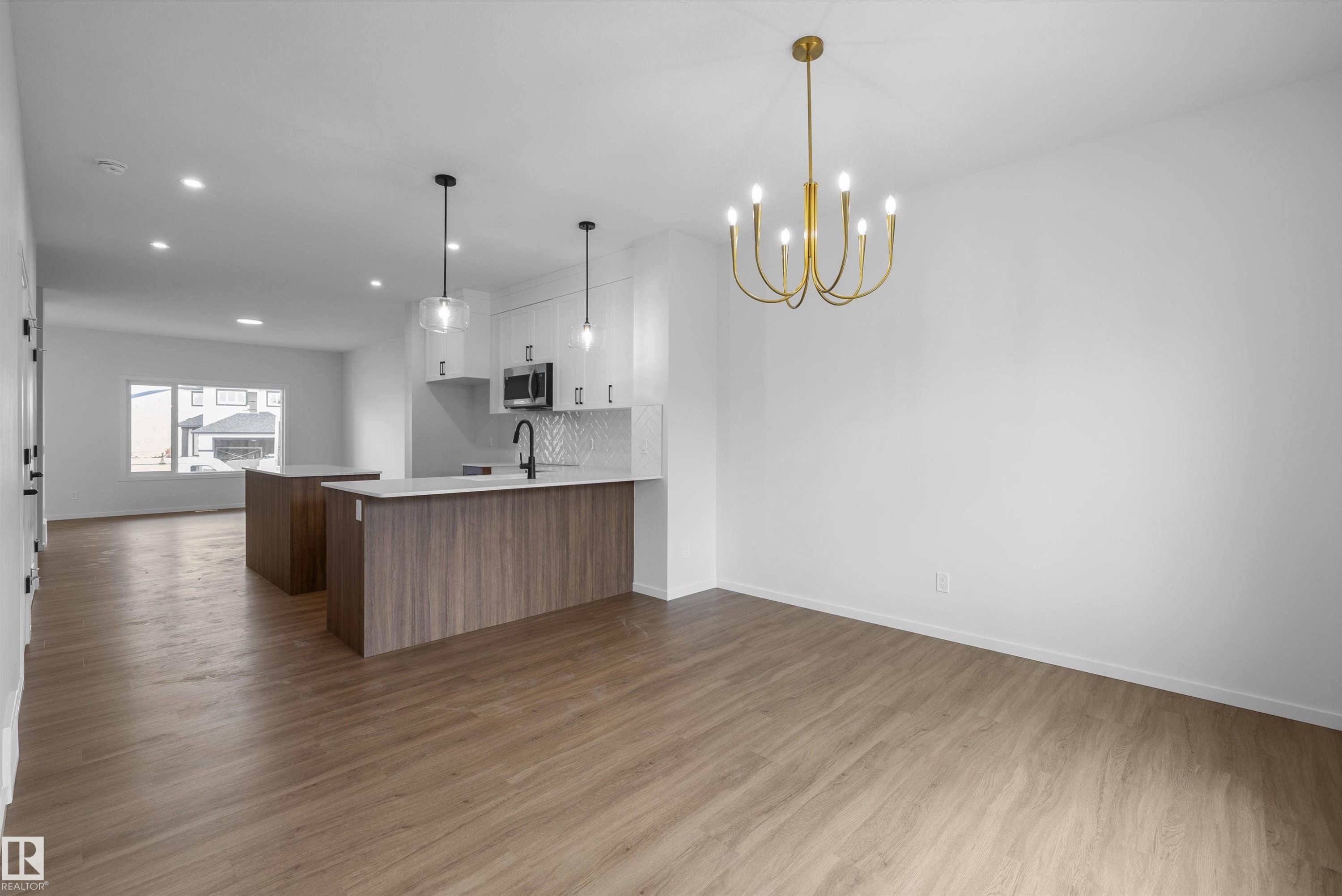 133 Mustang Close, Ardrossan, AB - Indoor Photo Showing Kitchen