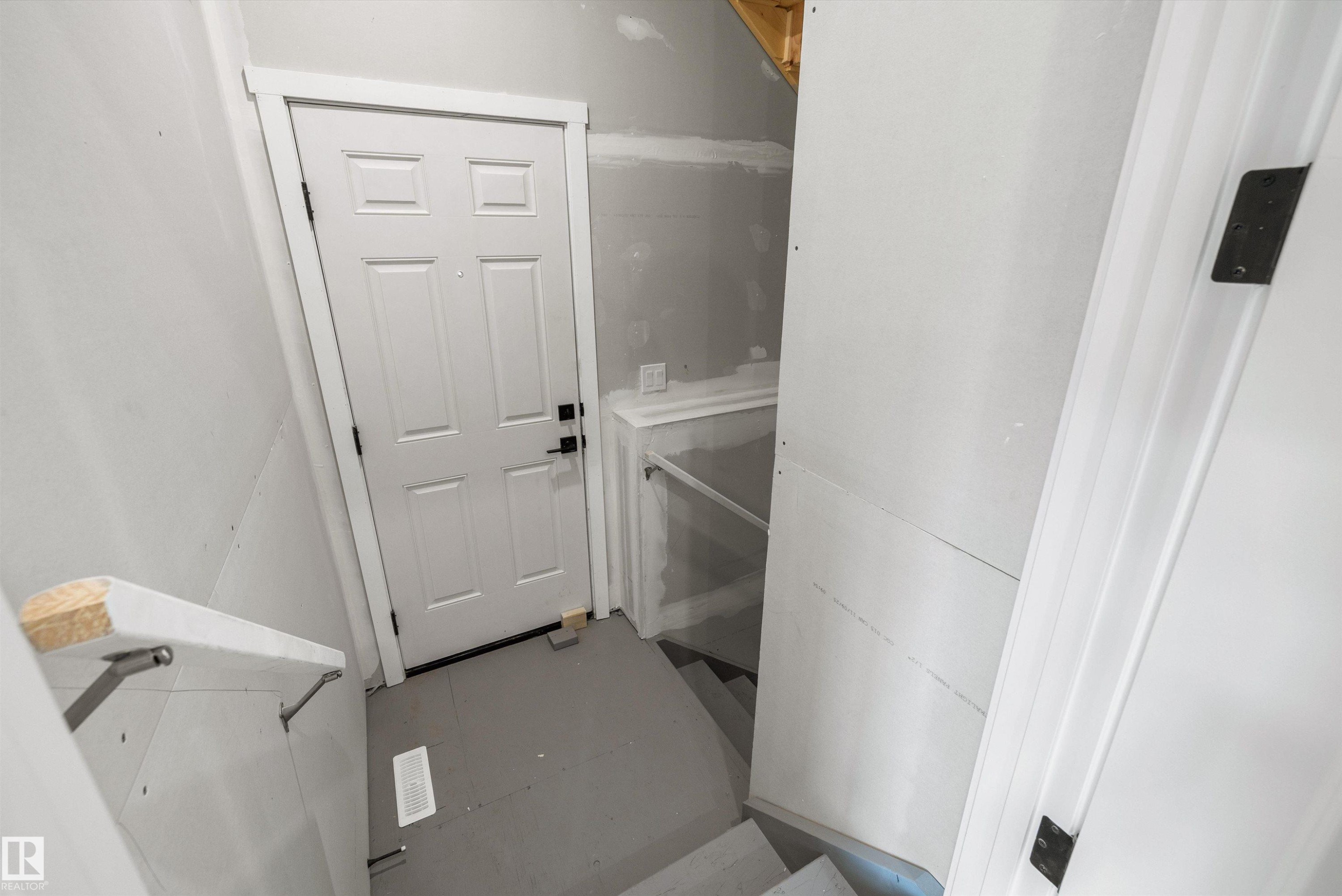 133 Mustang Close, Ardrossan, AB - Indoor Photo Showing Other Room