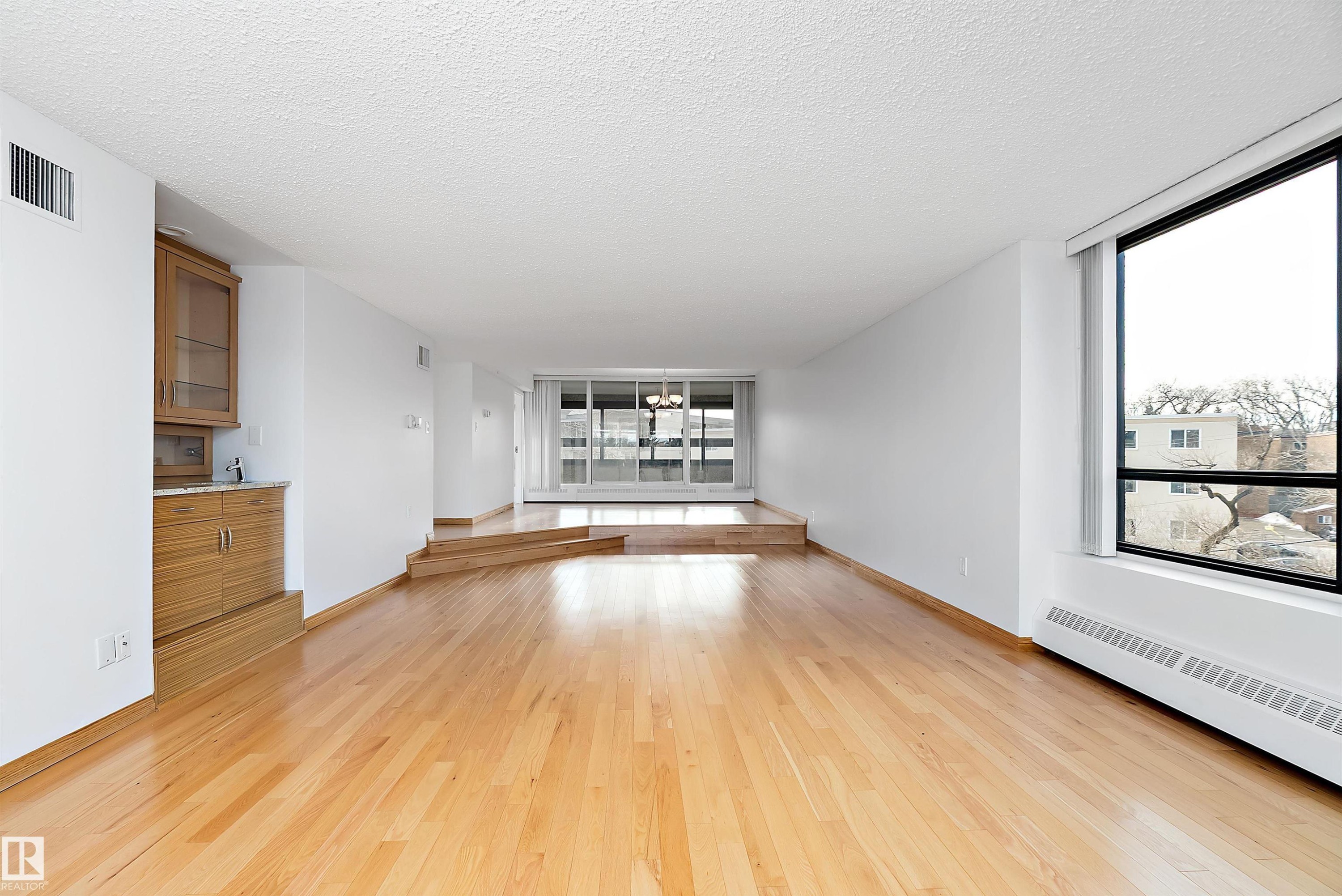 #203 9929 Saskatchewan Dr Nw, Edmonton, AB - Indoor