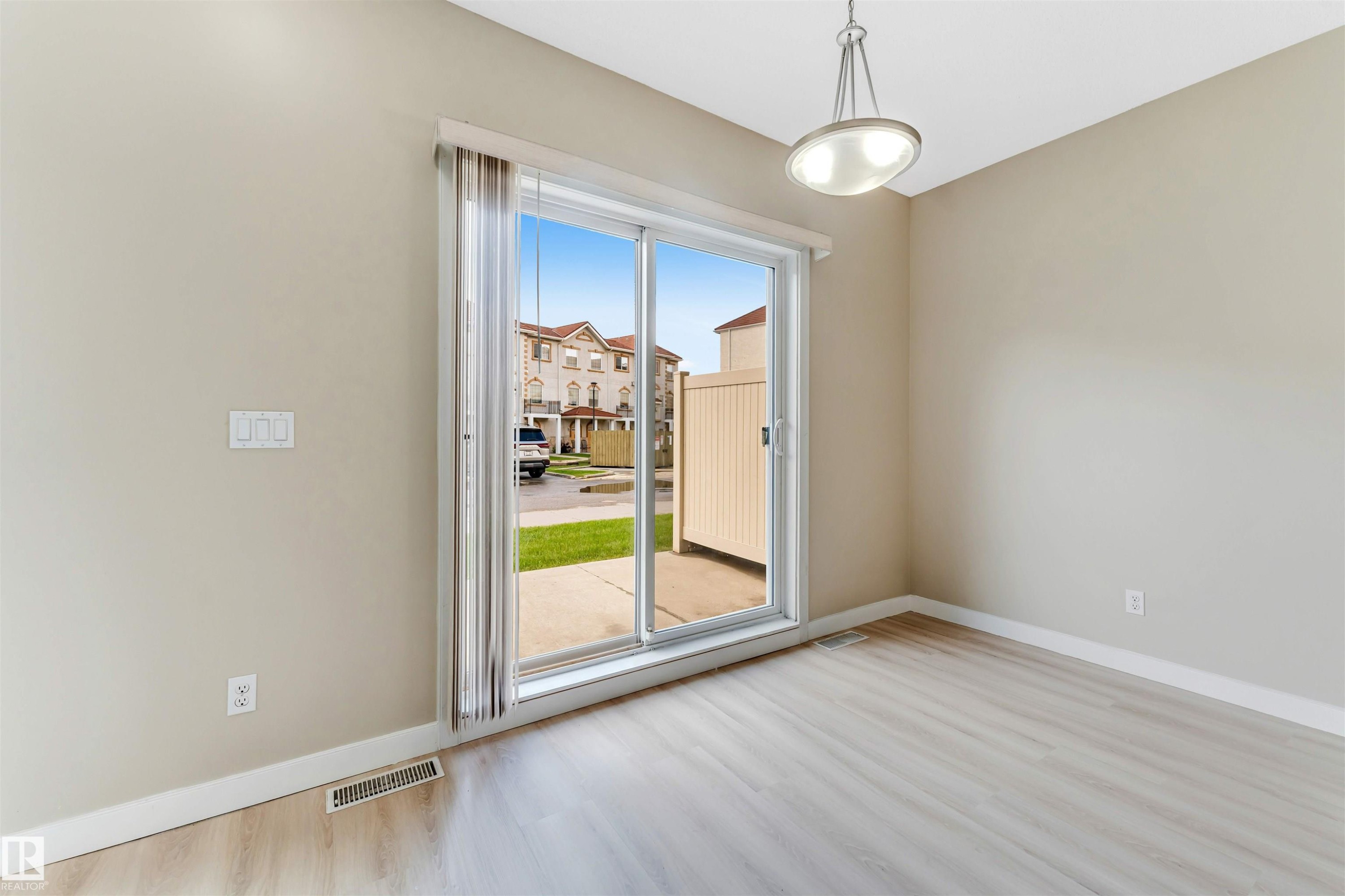 27 13825 155 Avenue, Edmonton, AB
