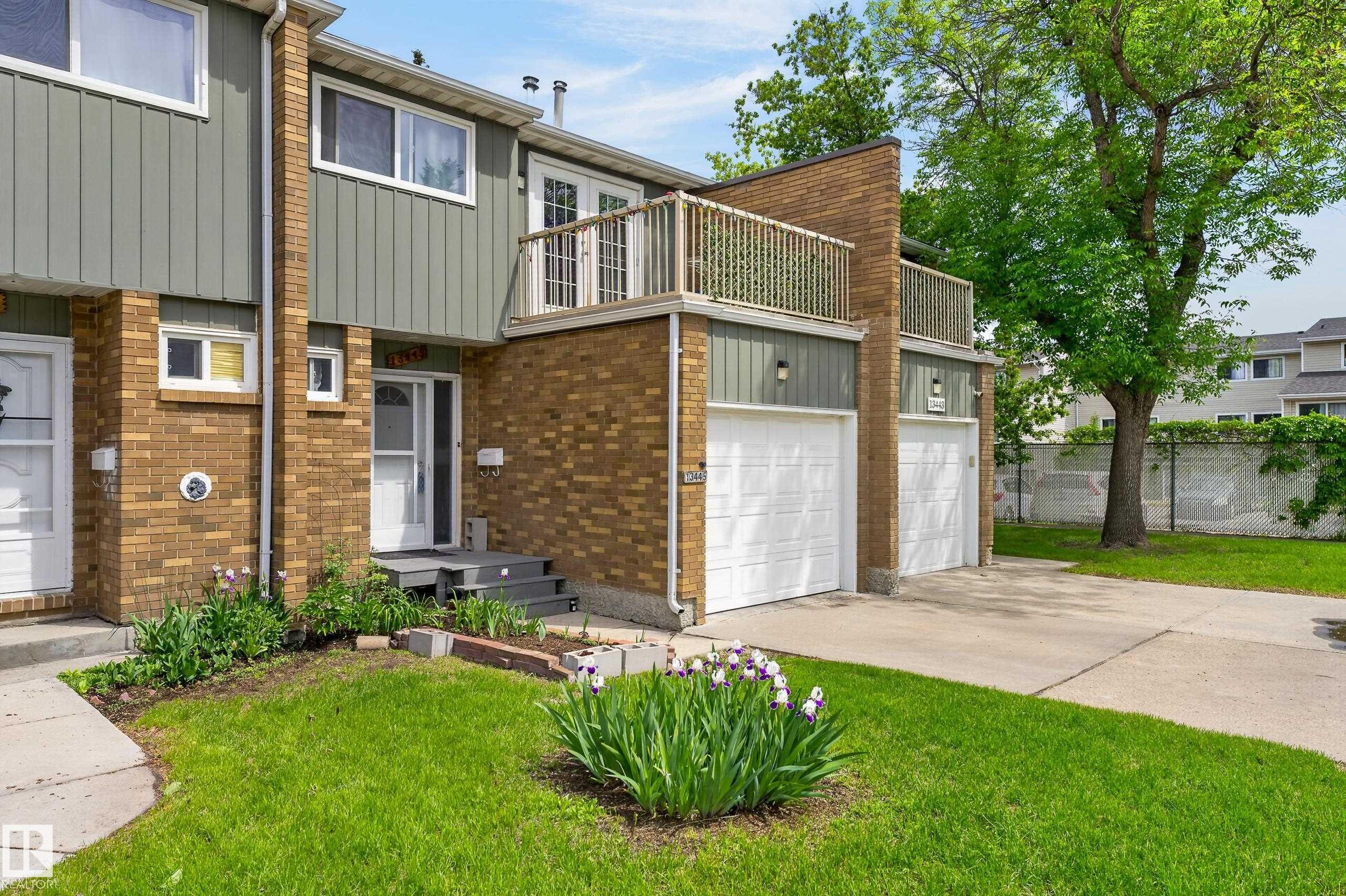 Brick and vertical siding exterior with twin garage doors - 13445 40 Street Nw, Edmonton, AB