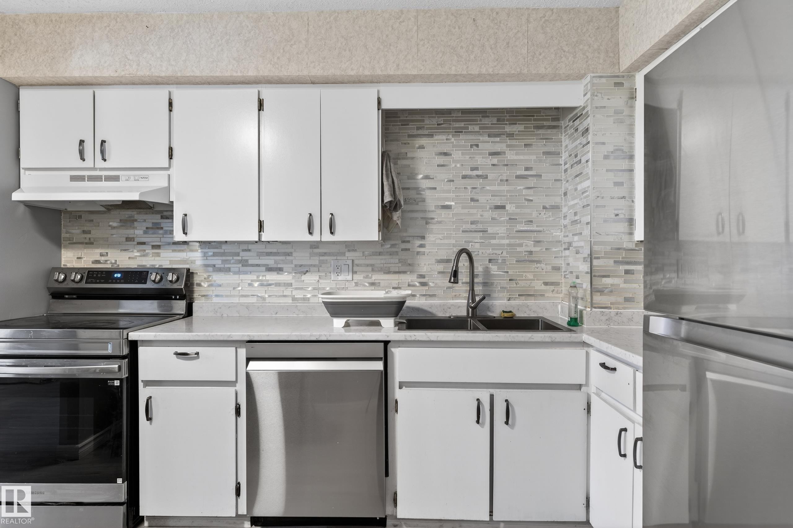 Kitchen - 13445 40 Street Nw, Edmonton, AB