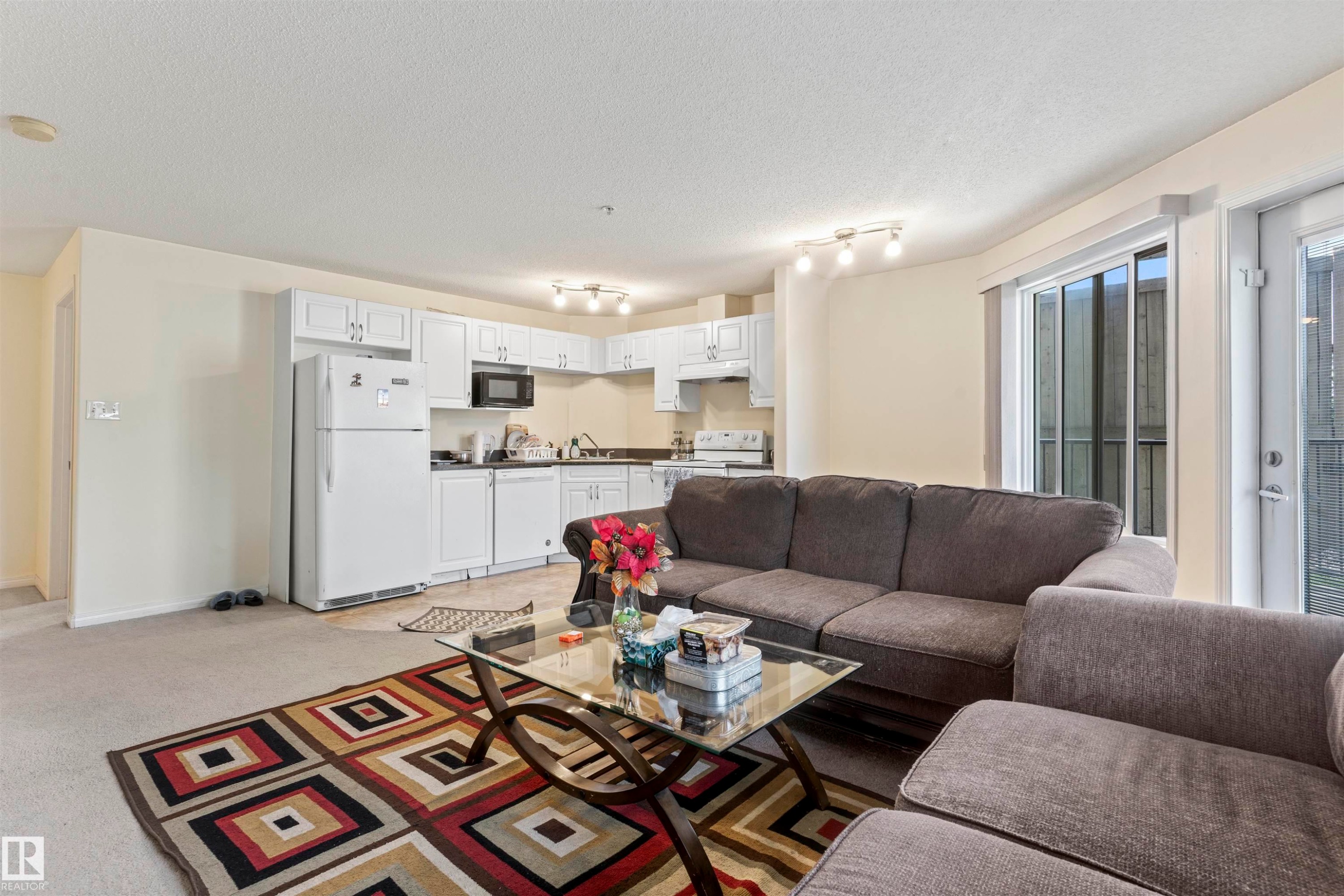 117 111 Edwards Drive, Edmonton, AB - Indoor Photo Showing Living Room