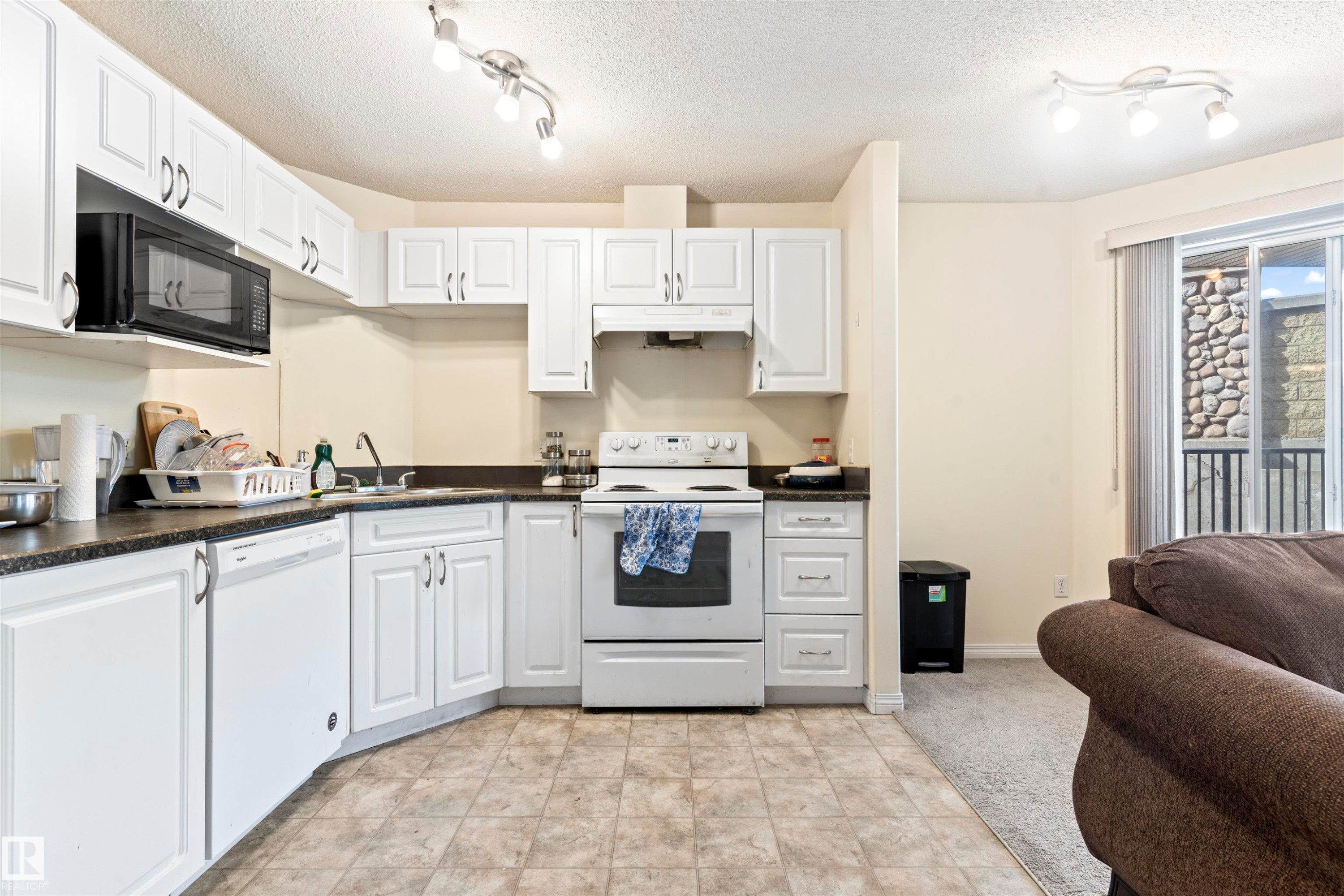 117 111 Edwards Drive, Edmonton, AB - Indoor Photo Showing Kitchen