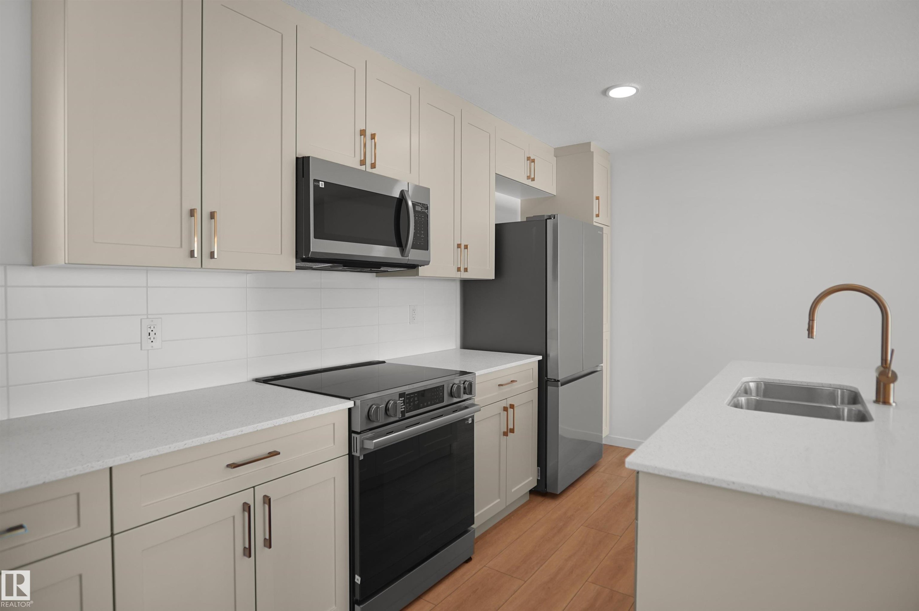525 Aster Drive Nw, Edmonton, AB - Indoor Photo Showing Kitchen With Double Sink