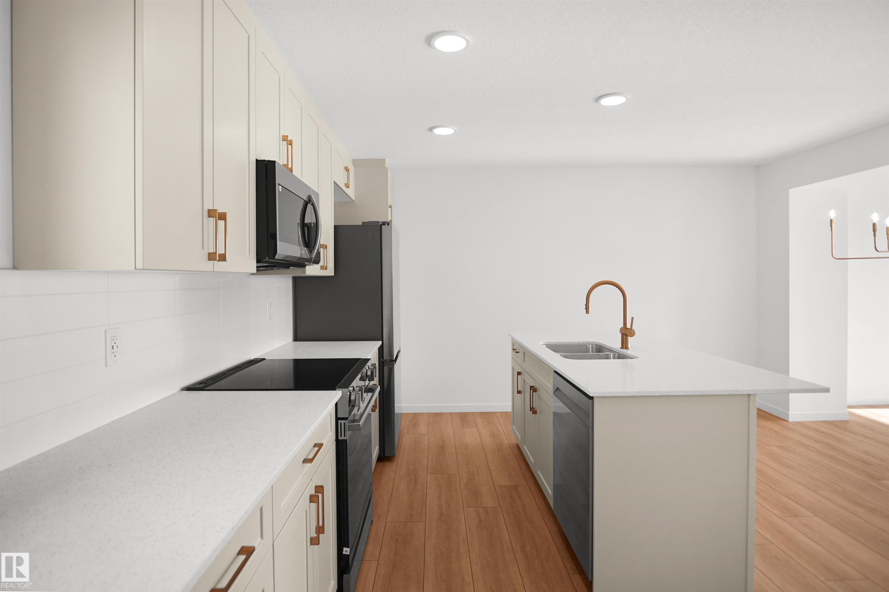 525 Aster Drive Nw, Edmonton, AB - Indoor Photo Showing Kitchen With Double Sink