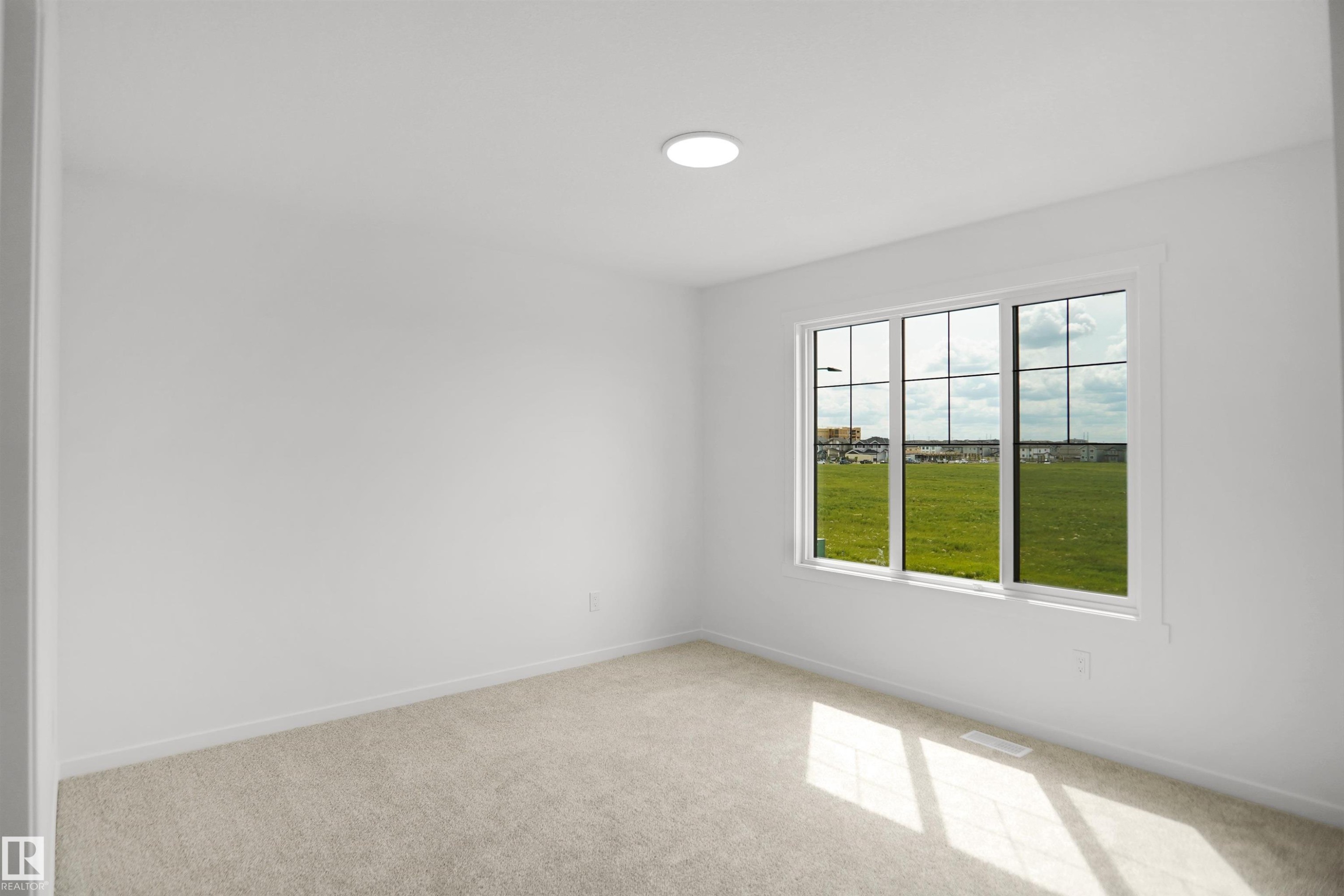 525 Aster Drive Nw, Edmonton, AB - Indoor Photo Showing Other Room