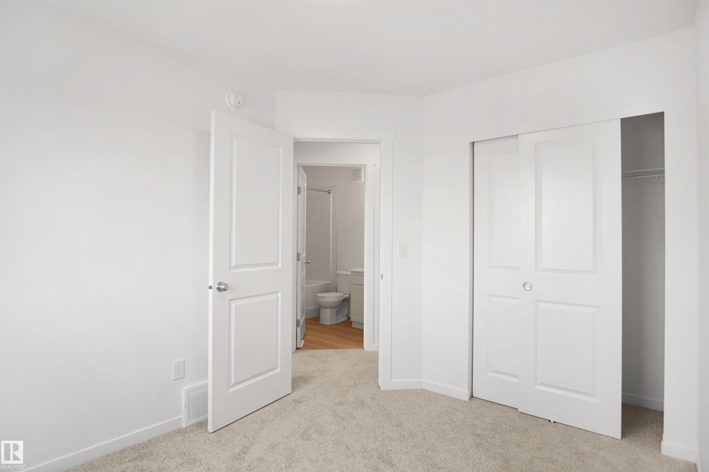 525 Aster Drive Nw, Edmonton, AB - Indoor Photo Showing Other Room