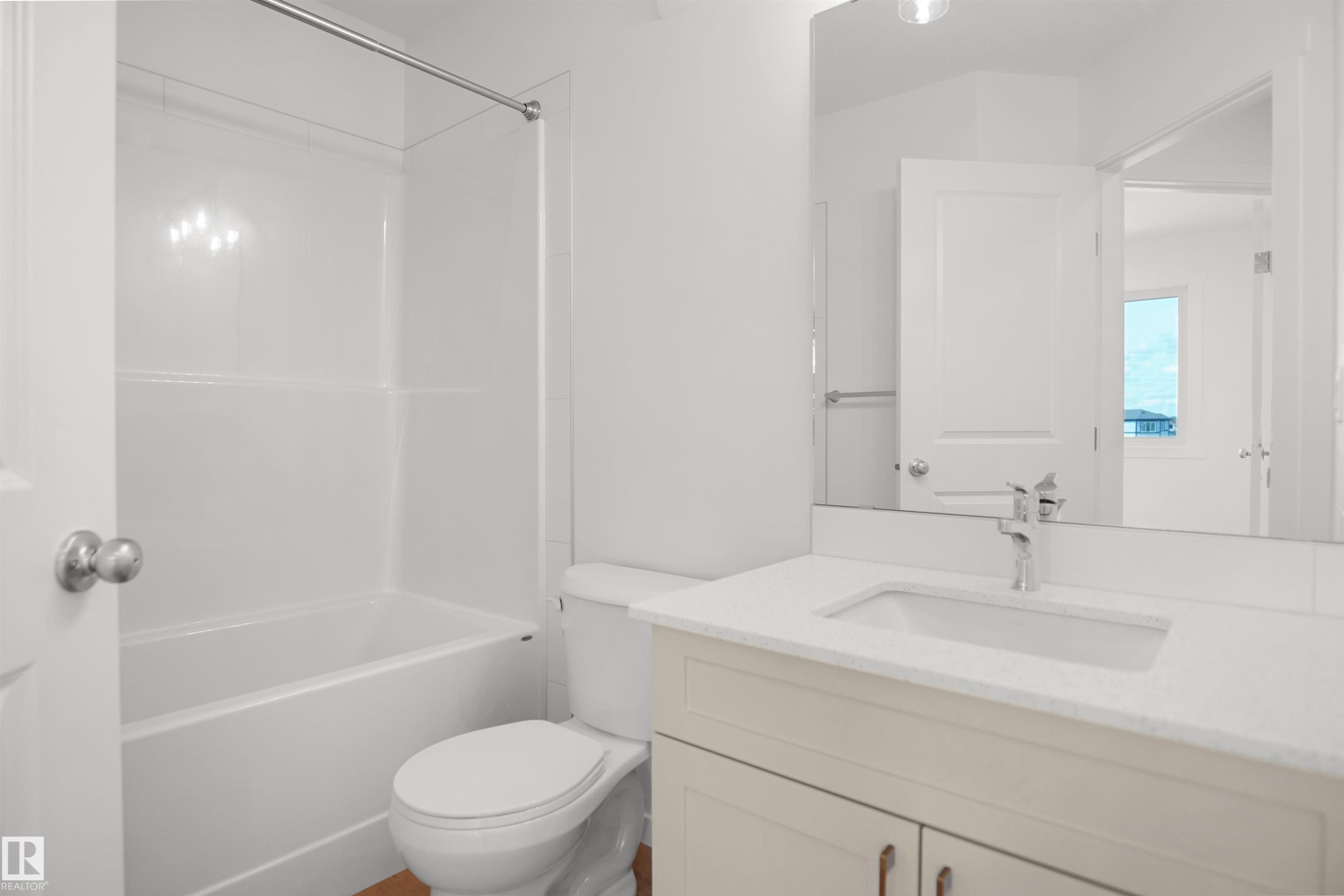 525 Aster Drive Nw, Edmonton, AB - Indoor Photo Showing Bathroom