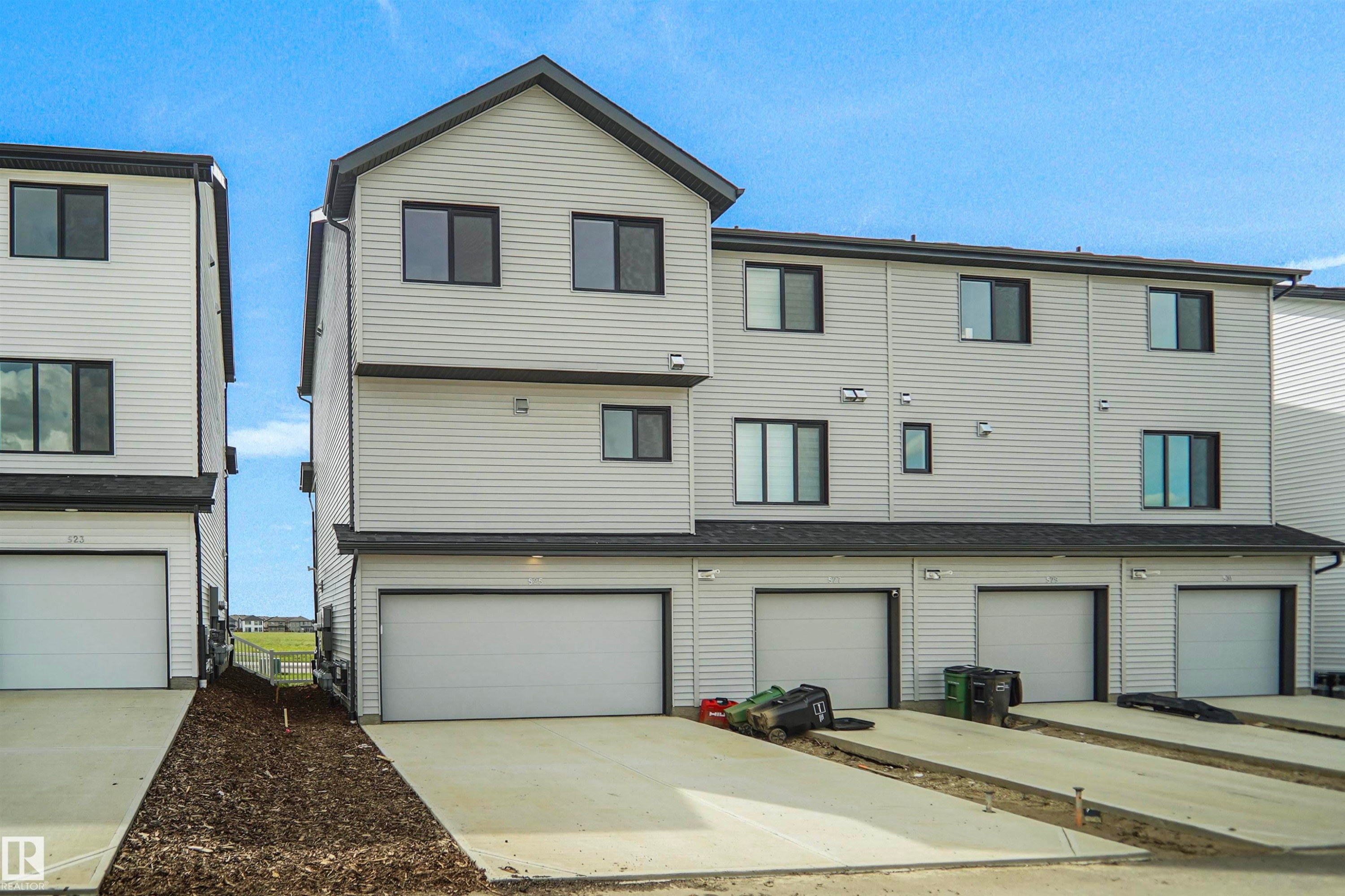 525 Aster Drive Nw, Edmonton, AB - Outdoor