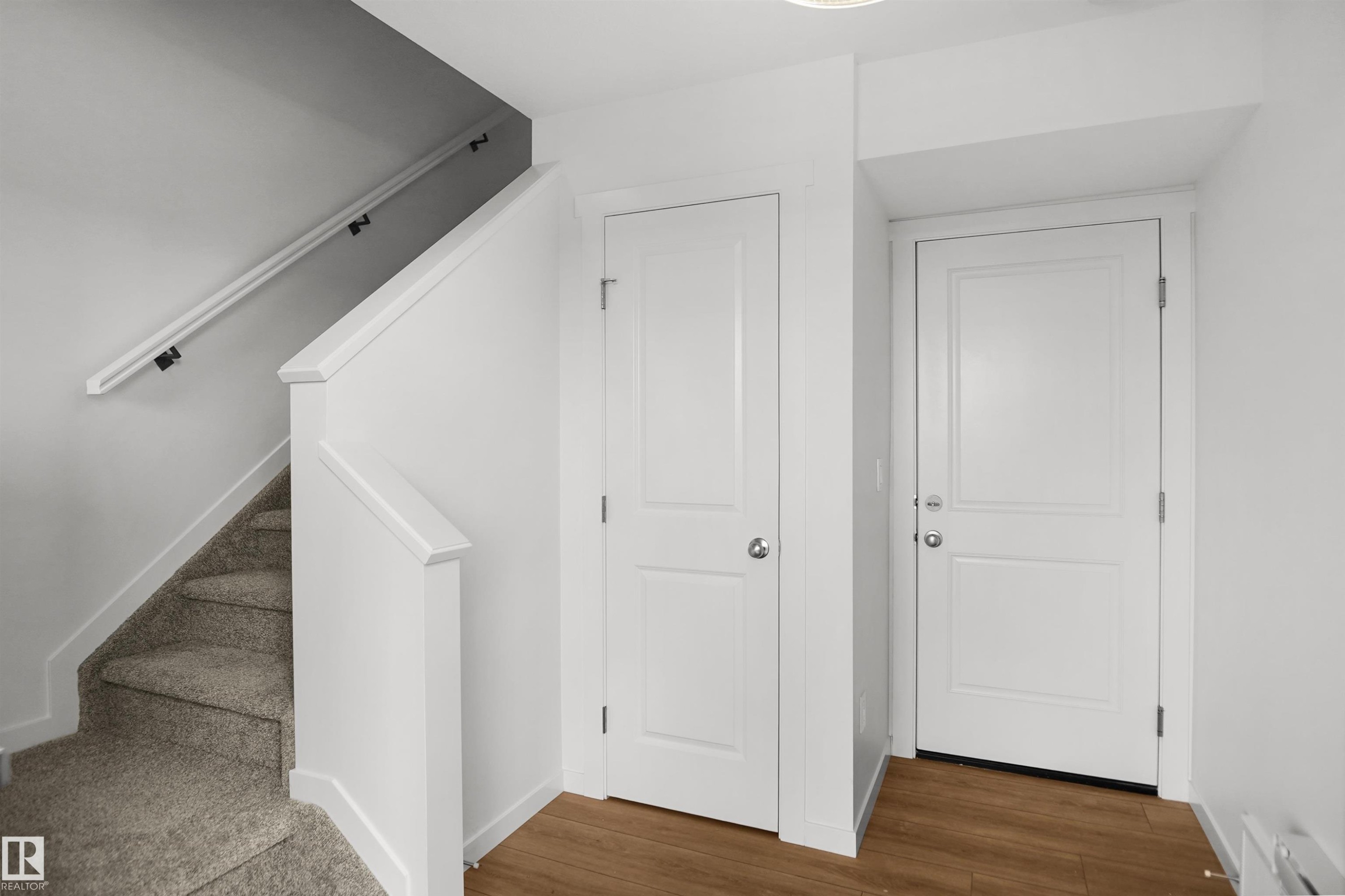 525 Aster Drive Nw, Edmonton, AB - Indoor Photo Showing Other Room