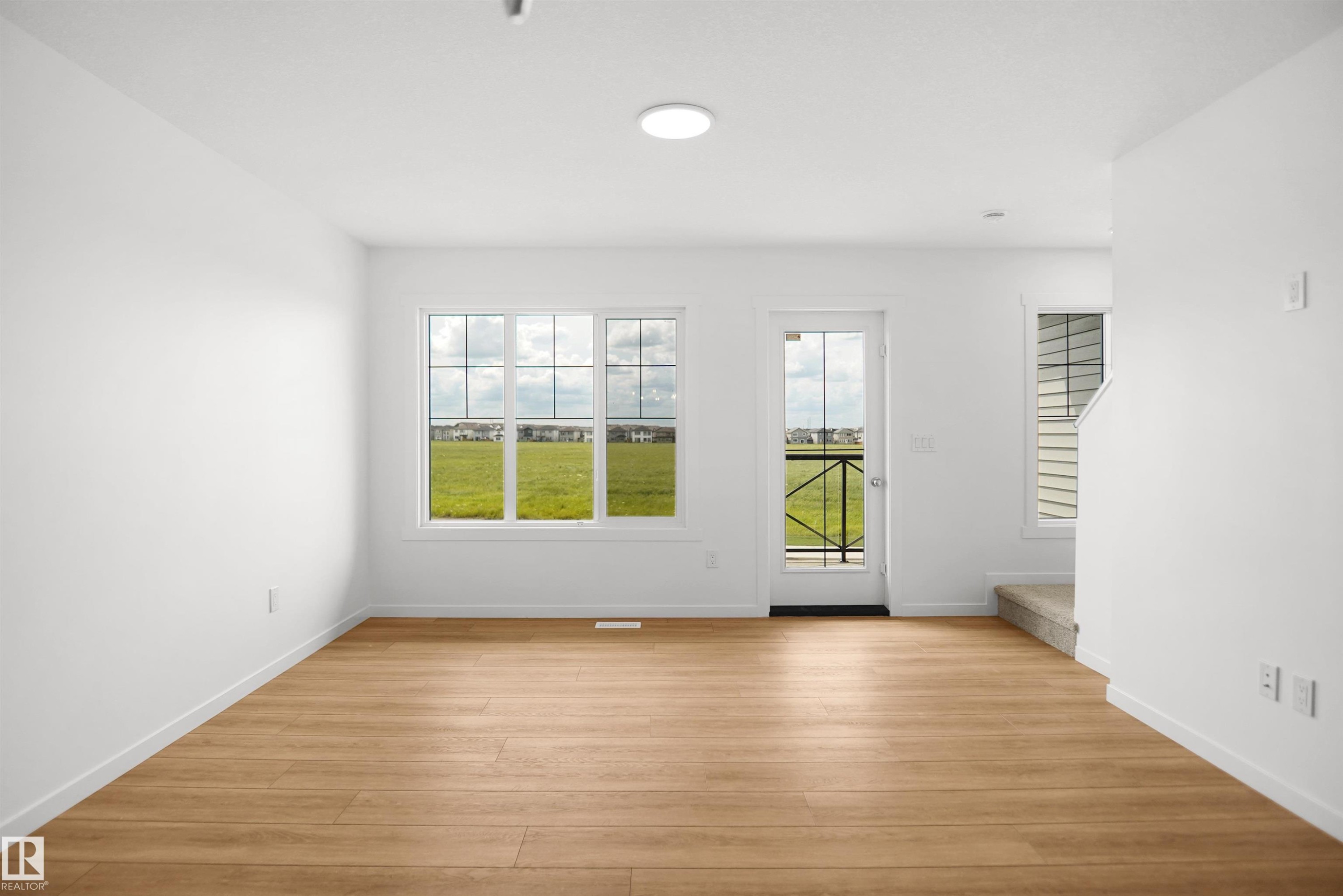 525 Aster Drive Nw, Edmonton, AB - Indoor Photo Showing Other Room