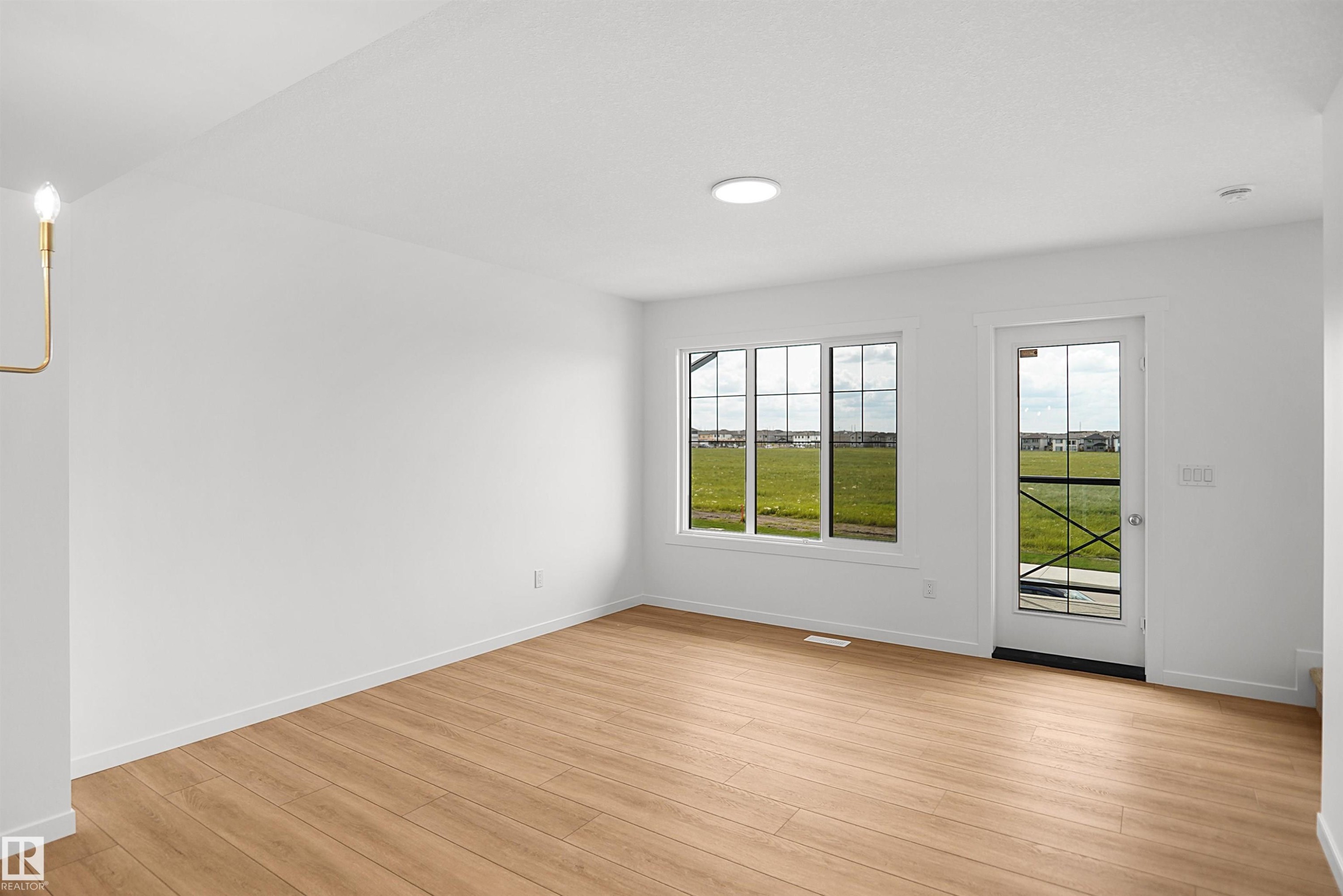 525 Aster Drive Nw, Edmonton, AB - Indoor Photo Showing Other Room