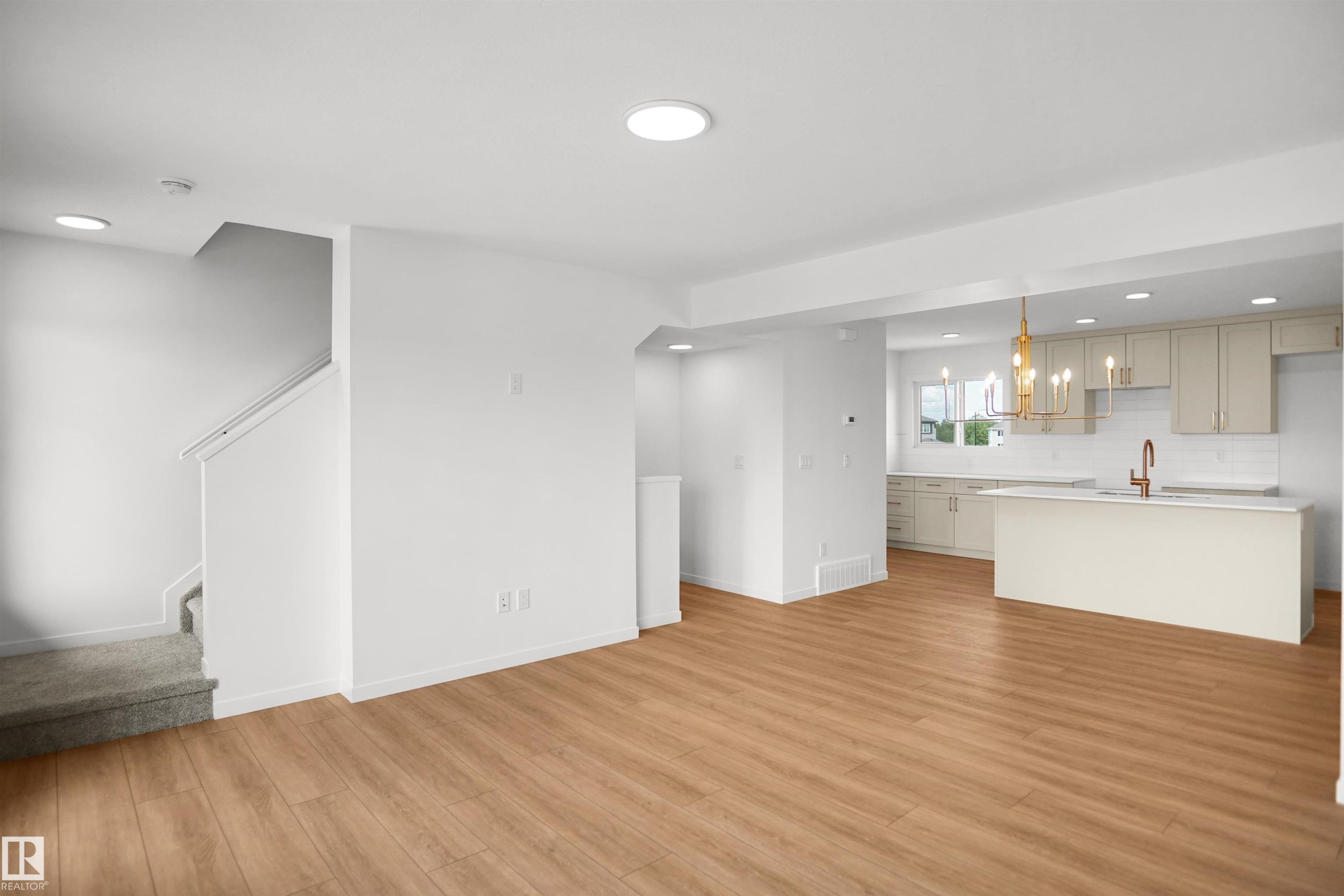 525 Aster Drive Nw, Edmonton, AB - Indoor Photo Showing Kitchen