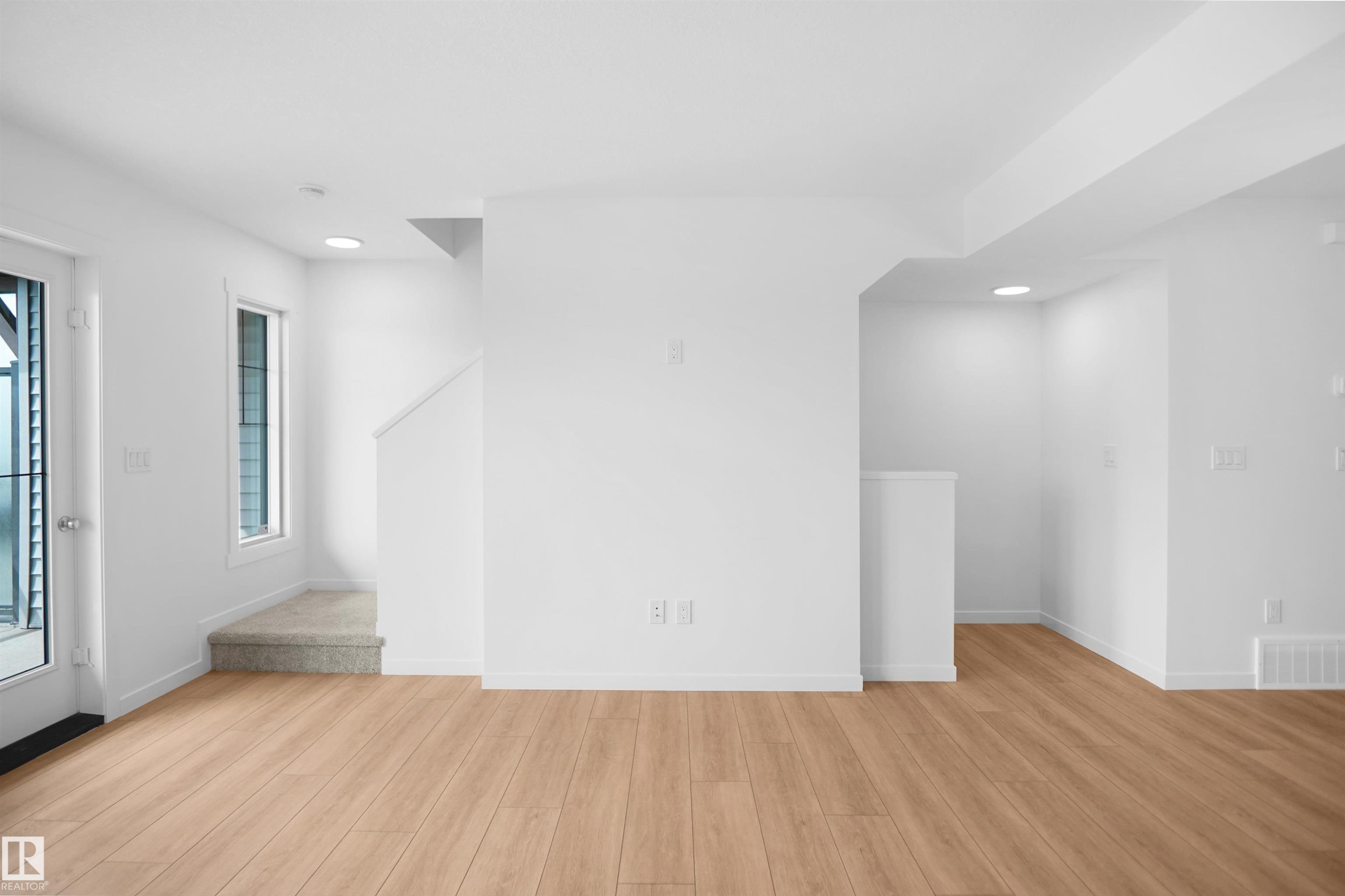 525 Aster Drive Nw, Edmonton, AB - Indoor Photo Showing Other Room