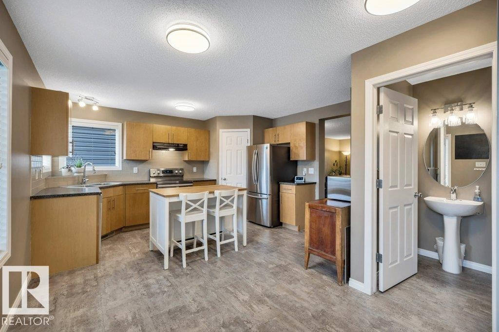 7685 Schmid Crescent, Edmonton, AB