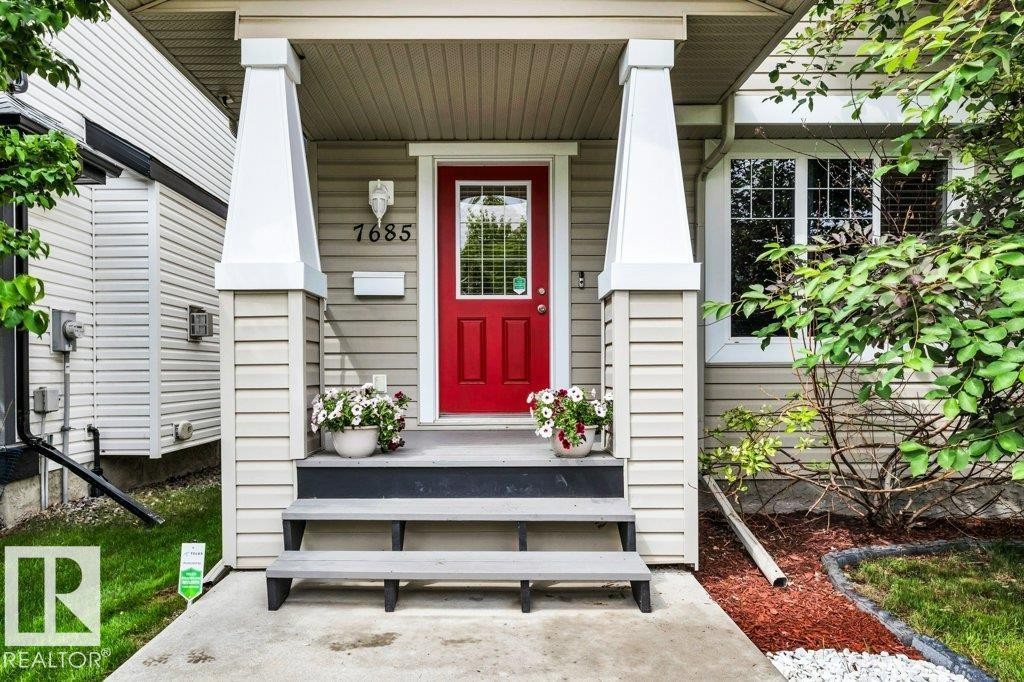 7685 Schmid Crescent, Edmonton, AB