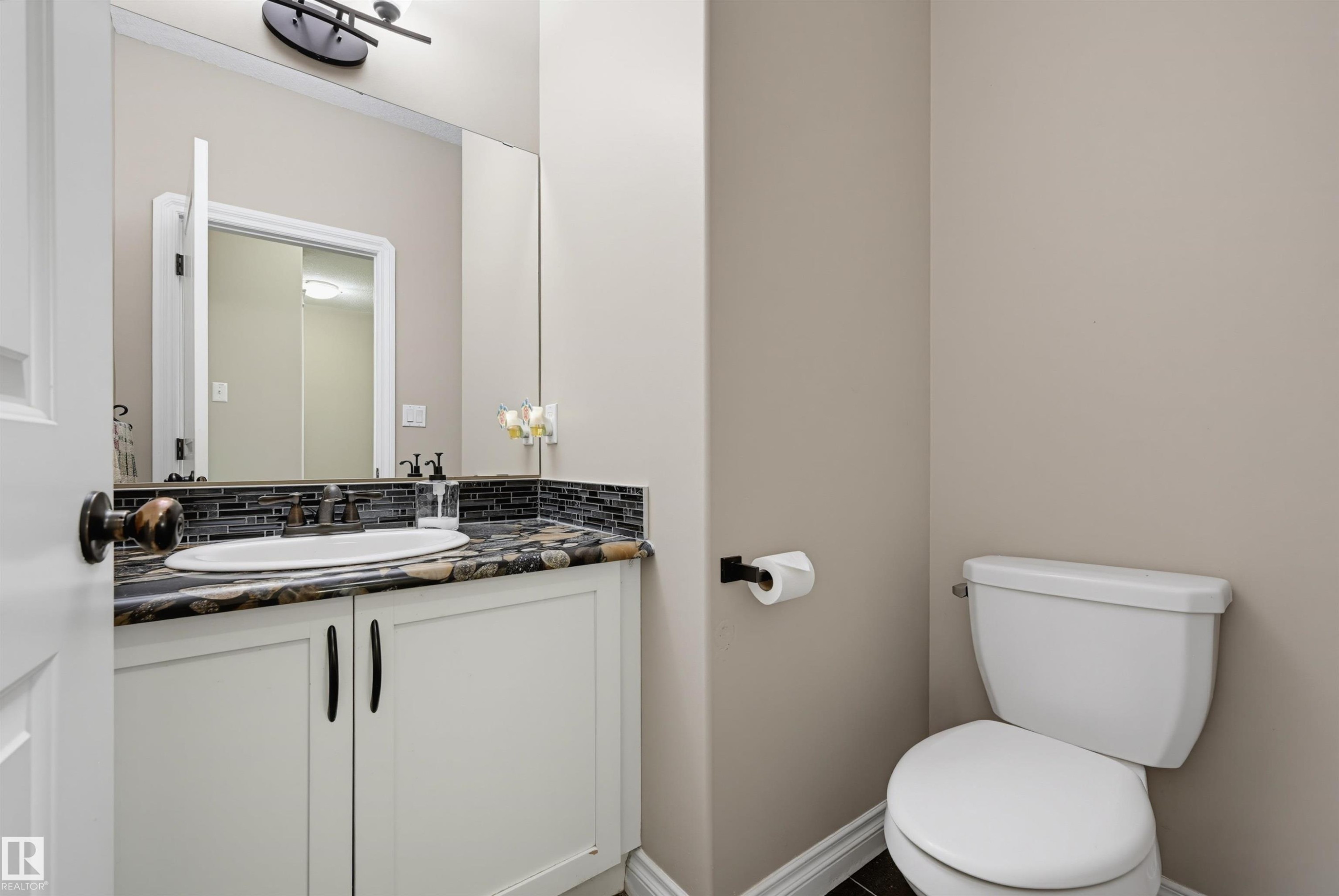 Bathroom - 21928 97 Avenue Nw, Edmonton, AB - Indoor Photo Showing Bathroom