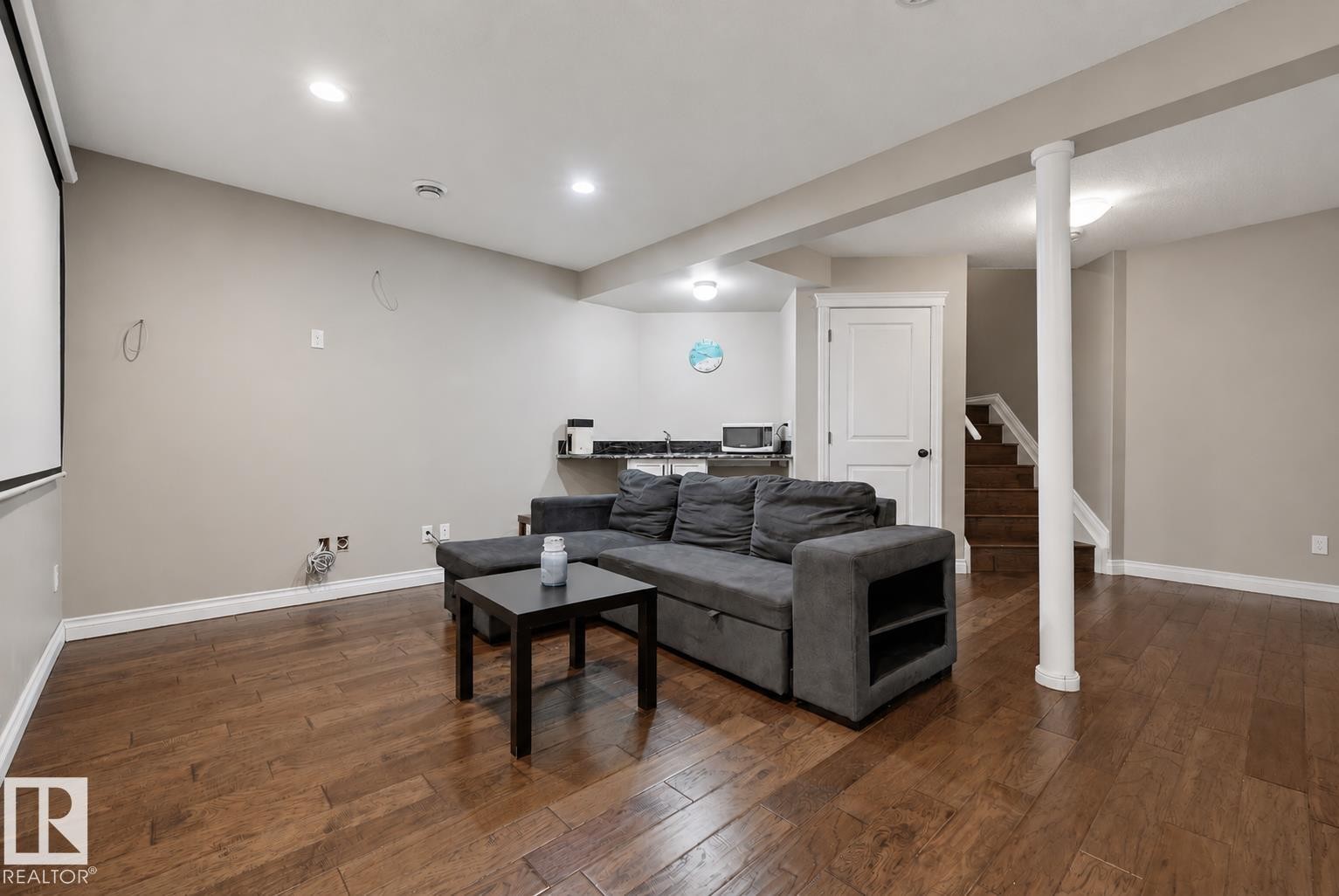 Living room - 21928 97 Avenue Nw, Edmonton, AB - Indoor