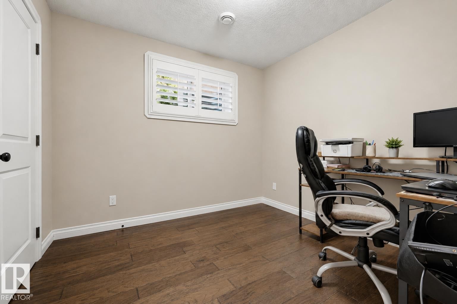 Room featuring wood-finish flooring, neutral wall paint, and white baseboards - 21928 97 Avenue Nw, Edmonton, AB - Indoor Photo Showing Office