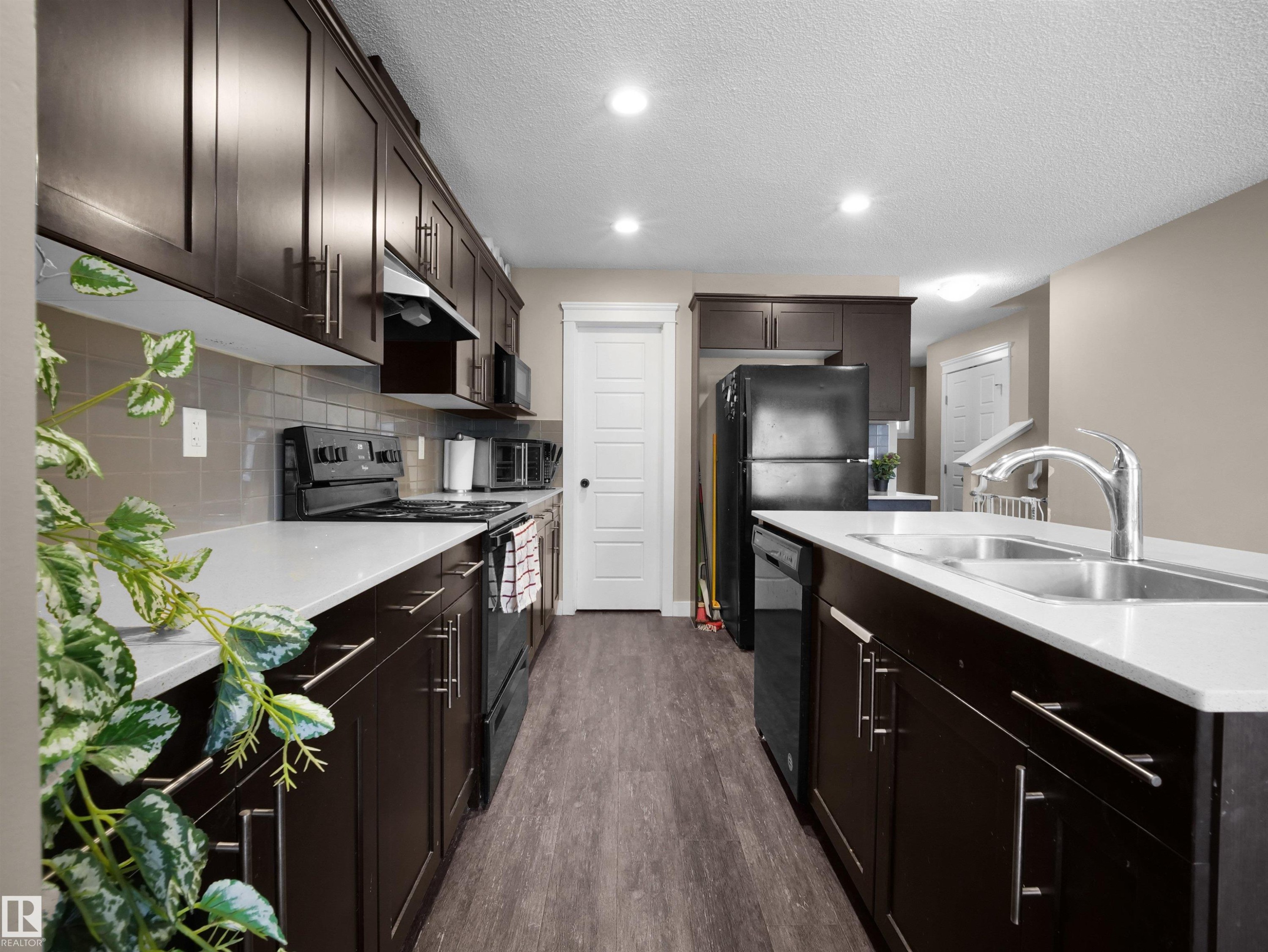 9055 Cooper Link Link, Edmonton, AB