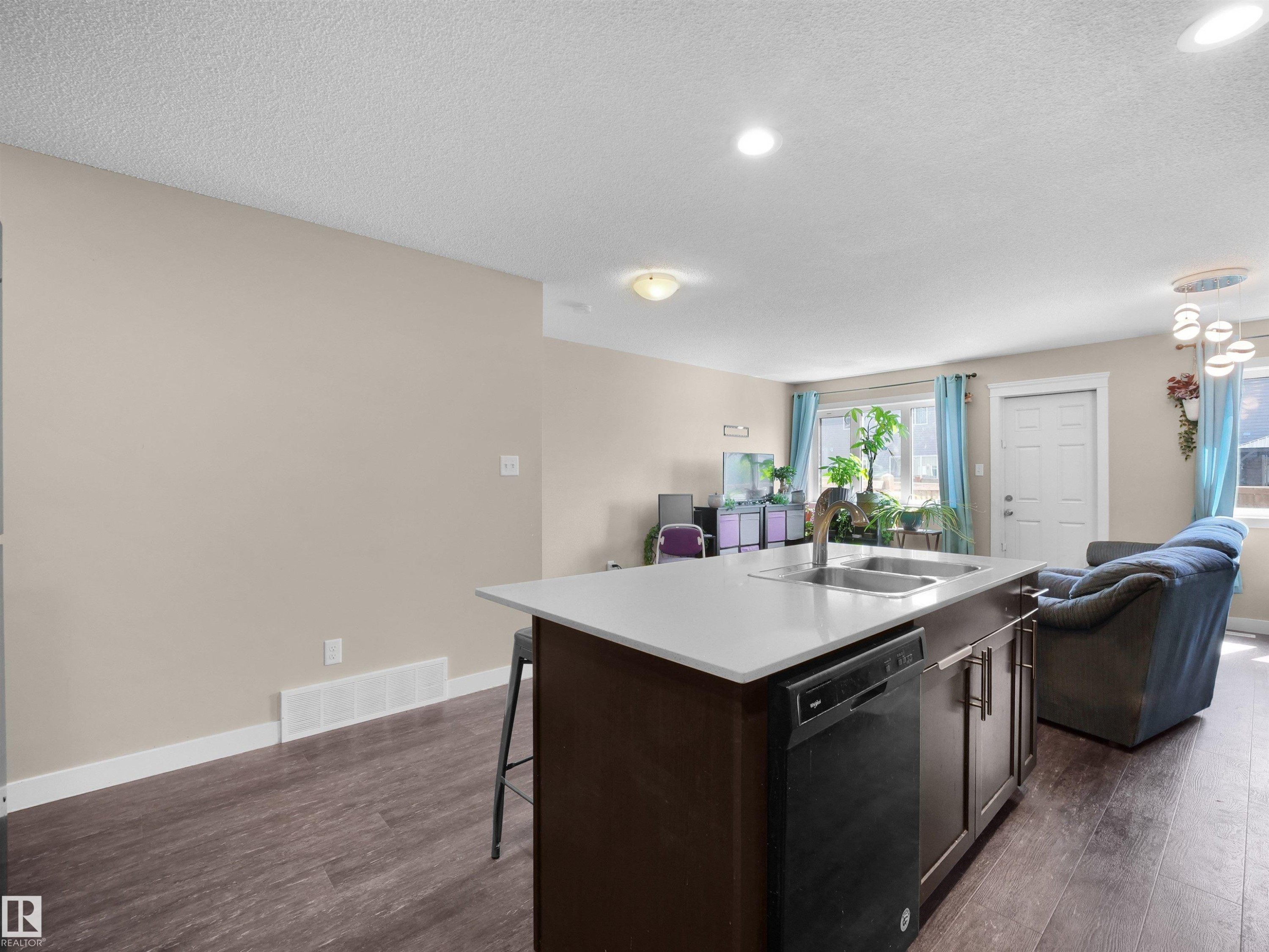 9055 Cooper Link Link, Edmonton, AB