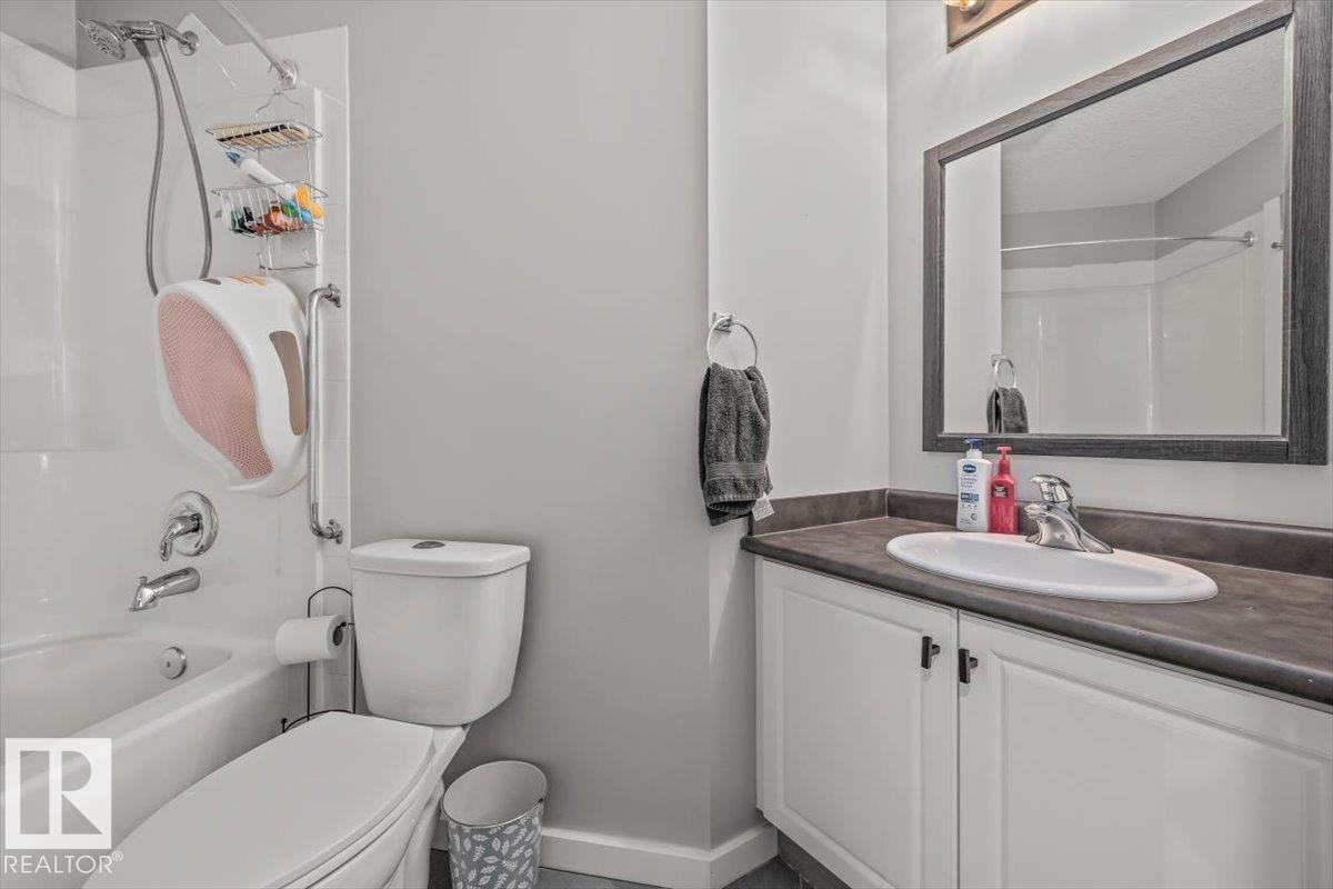12122 17 Avenue, Edmonton, AB - Indoor Photo Showing Bathroom
