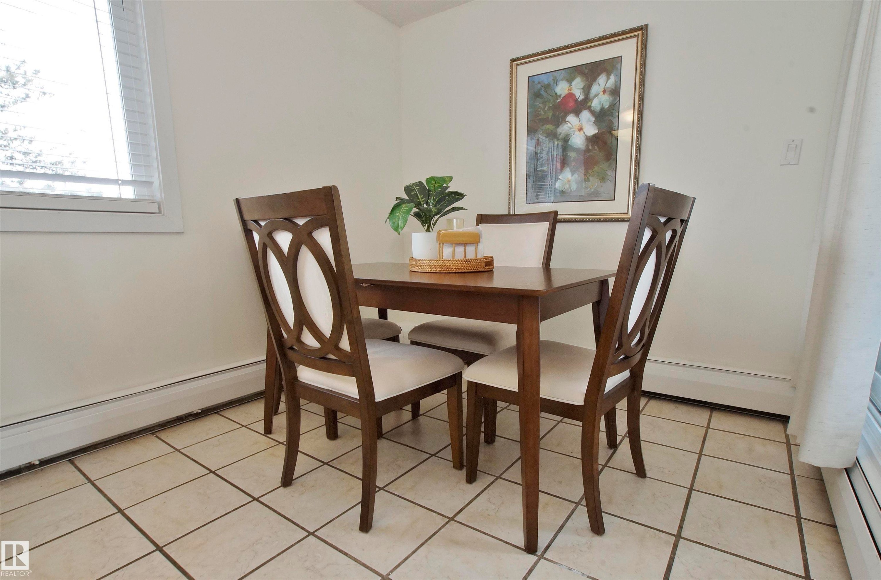 #235 4404 122 St Nw, Edmonton, AB - Indoor Photo Showing Dining Room