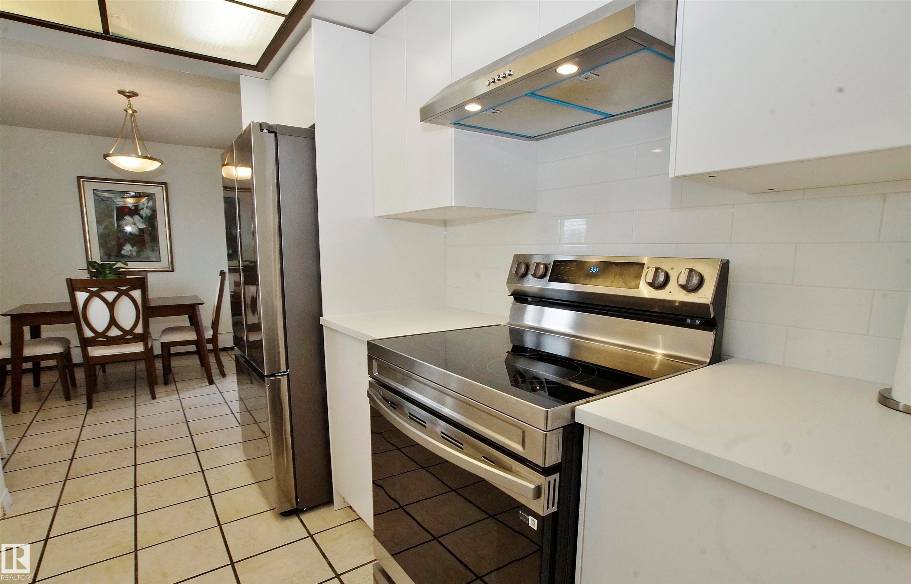 #235 4404 122 St Nw, Edmonton, AB - Indoor Photo Showing Kitchen With Stainless Steel Kitchen