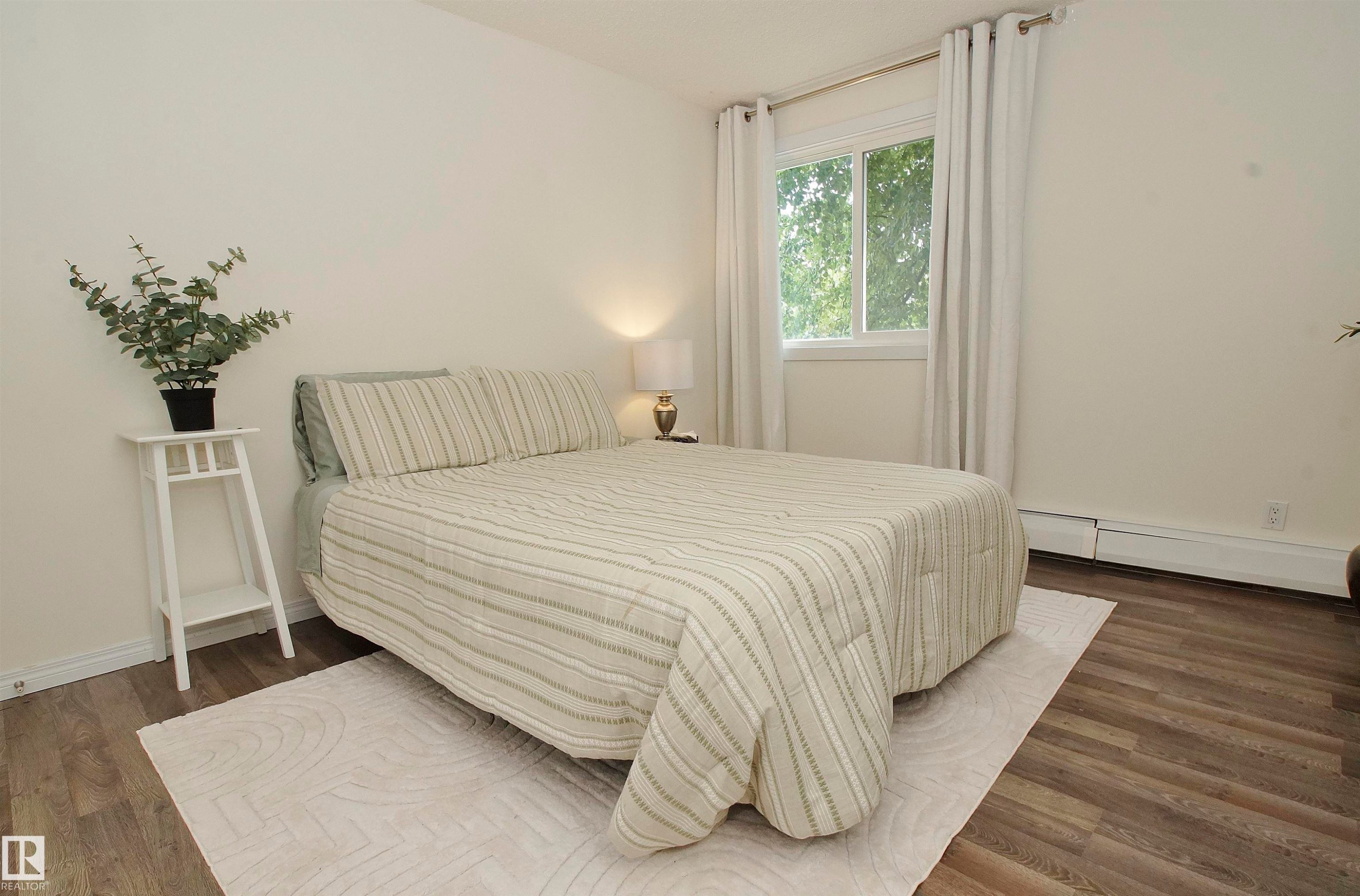 #235 4404 122 St Nw, Edmonton, AB - Indoor Photo Showing Bedroom