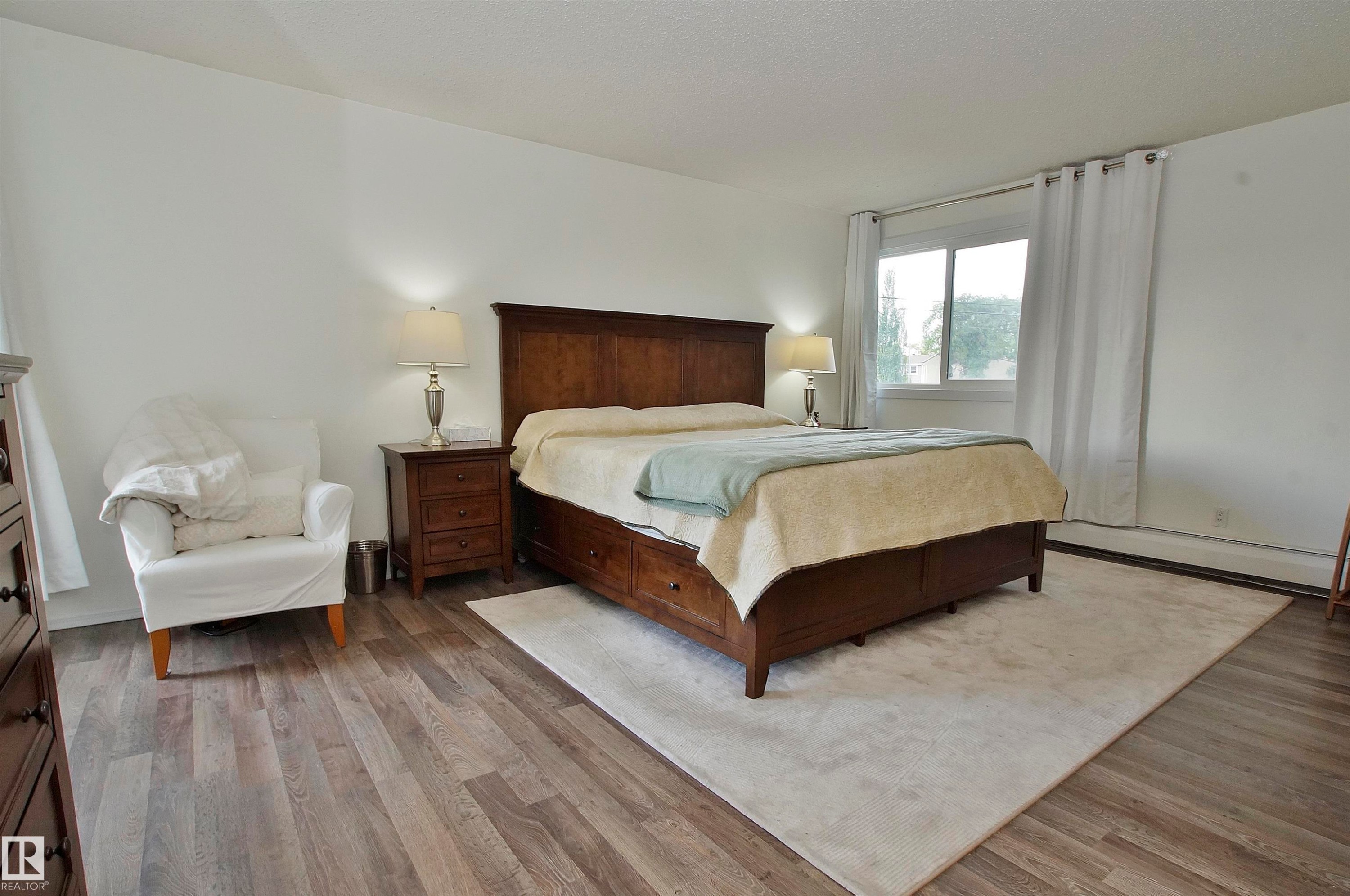 #235 4404 122 St Nw, Edmonton, AB - Indoor Photo Showing Bedroom