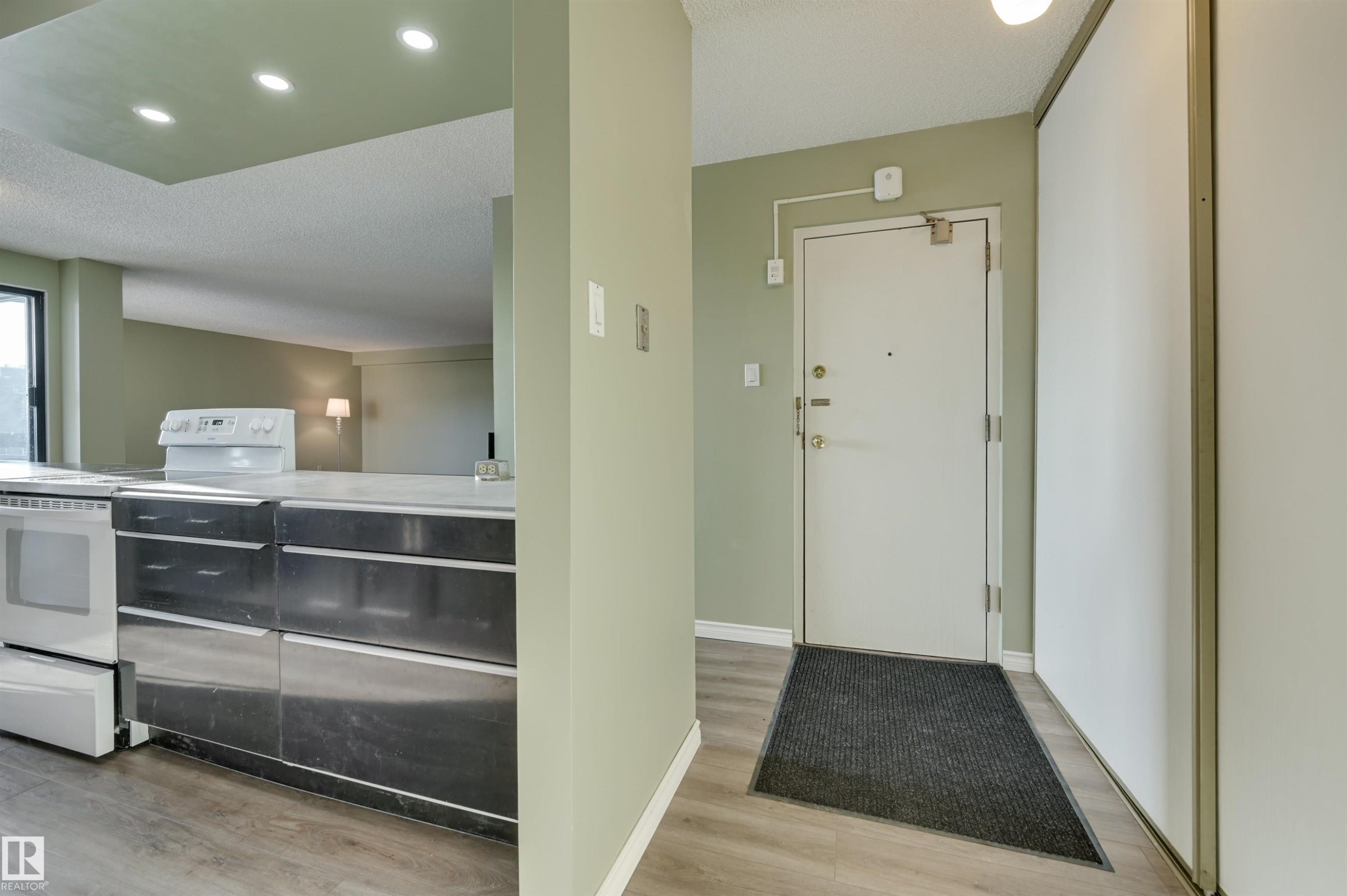 #1003 10155 114 St Nw, Edmonton, AB - Indoor