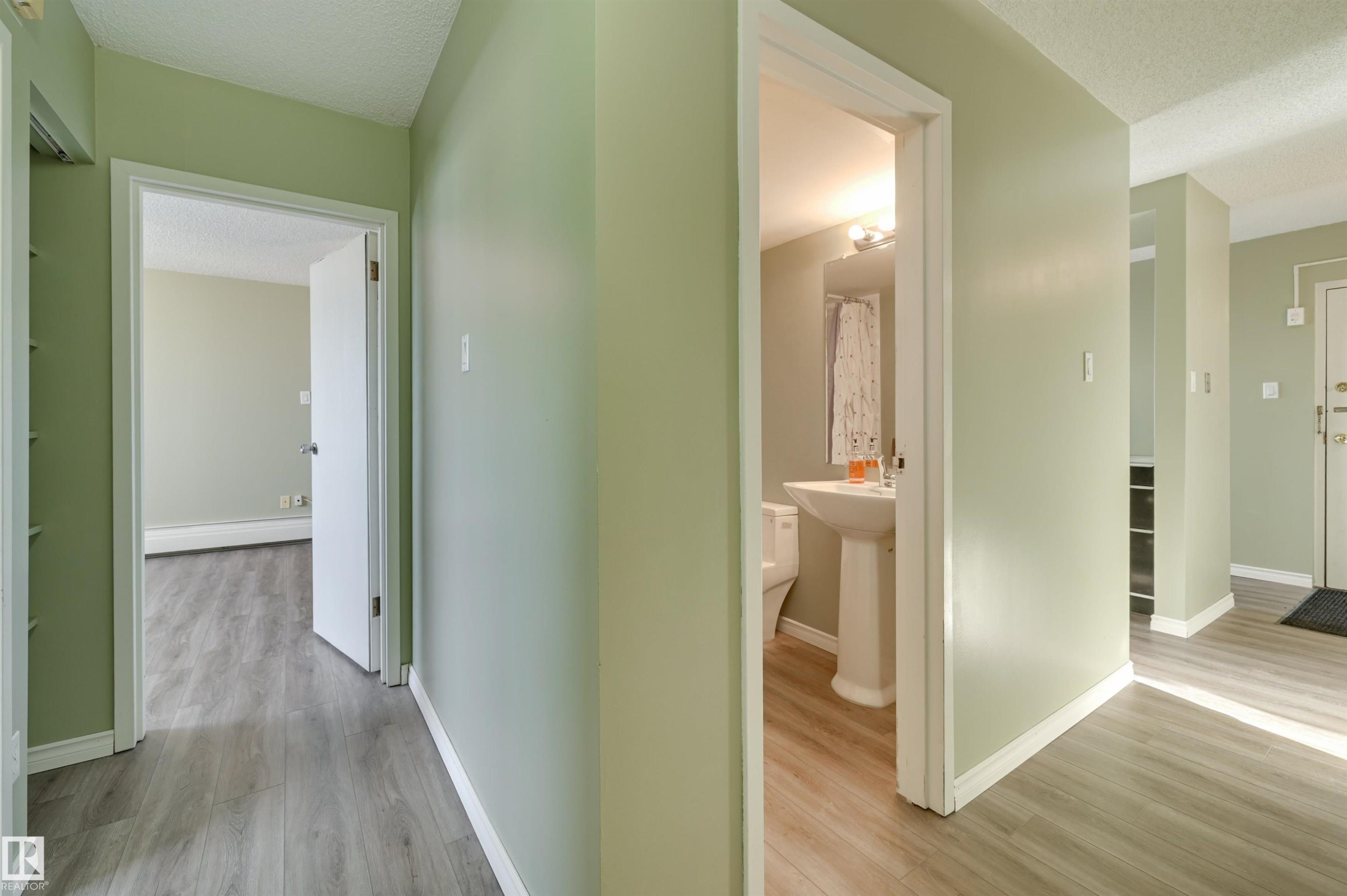 #1003 10155 114 St Nw, Edmonton, AB - Indoor