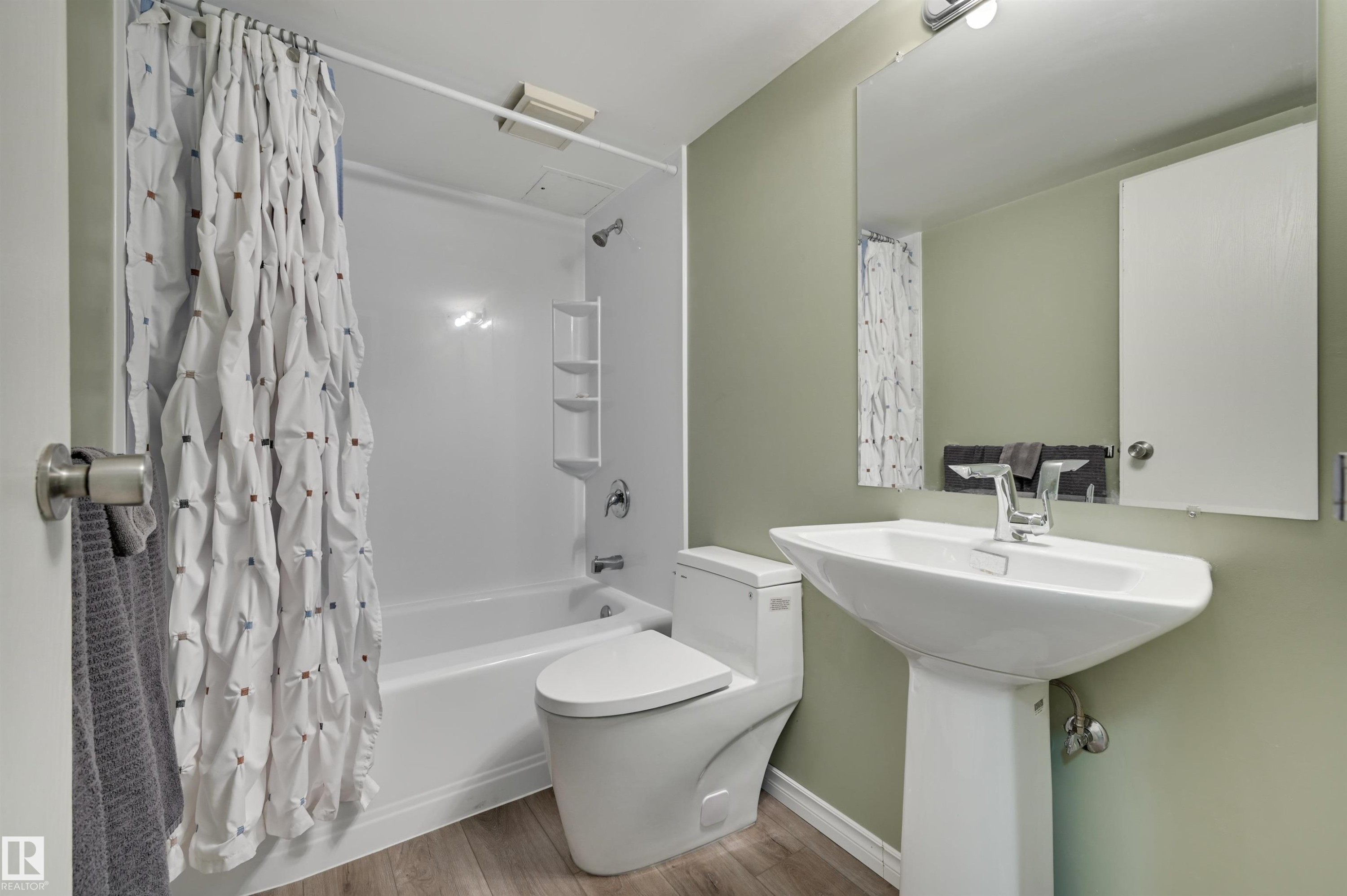 #1003 10155 114 St Nw, Edmonton, AB - Indoor Photo Showing Bathroom
