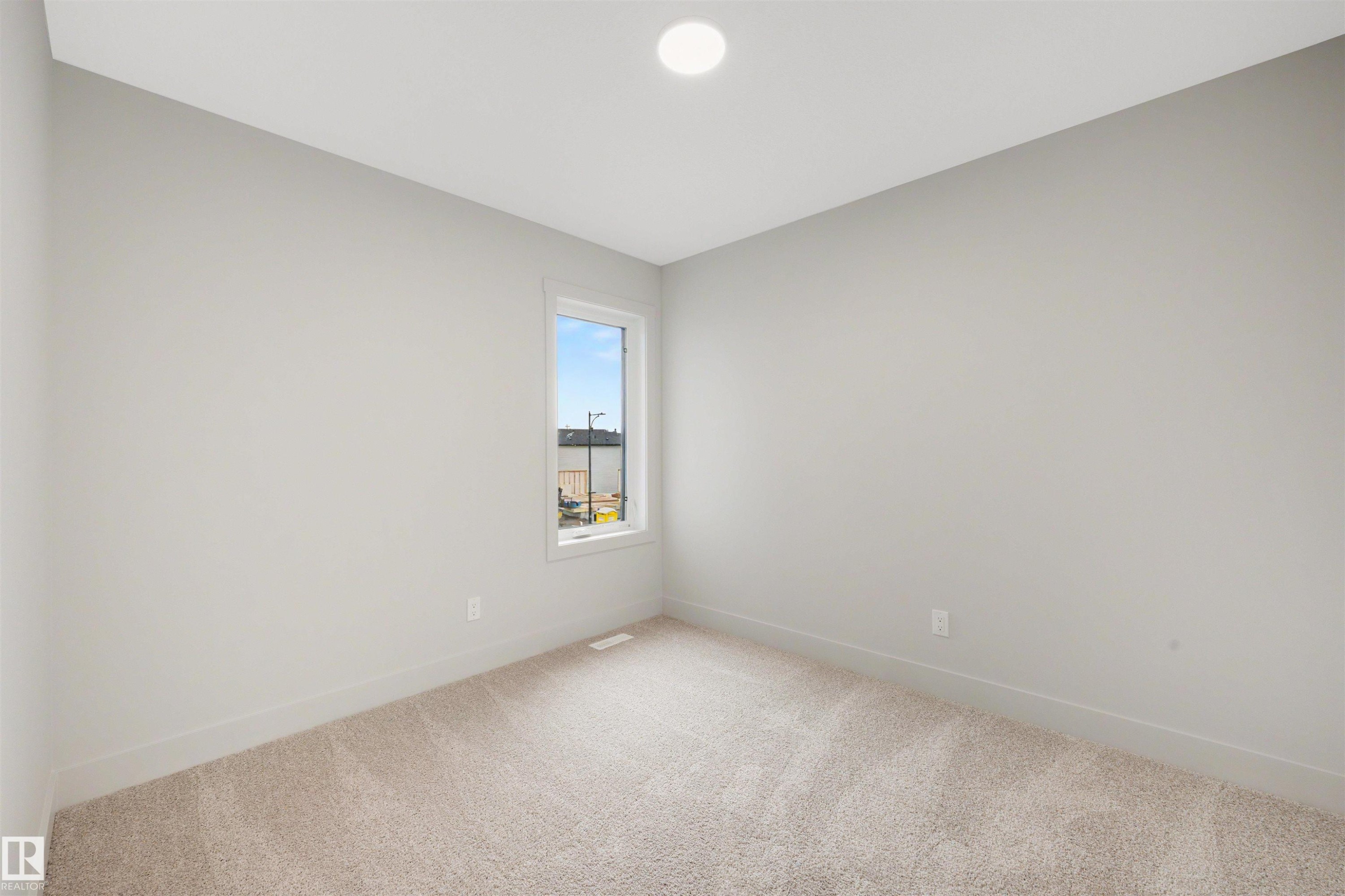 Neutral tone painted walls with a single window and recessed ceiling lighting - 24 Grayson Green, Stony Plain, AB