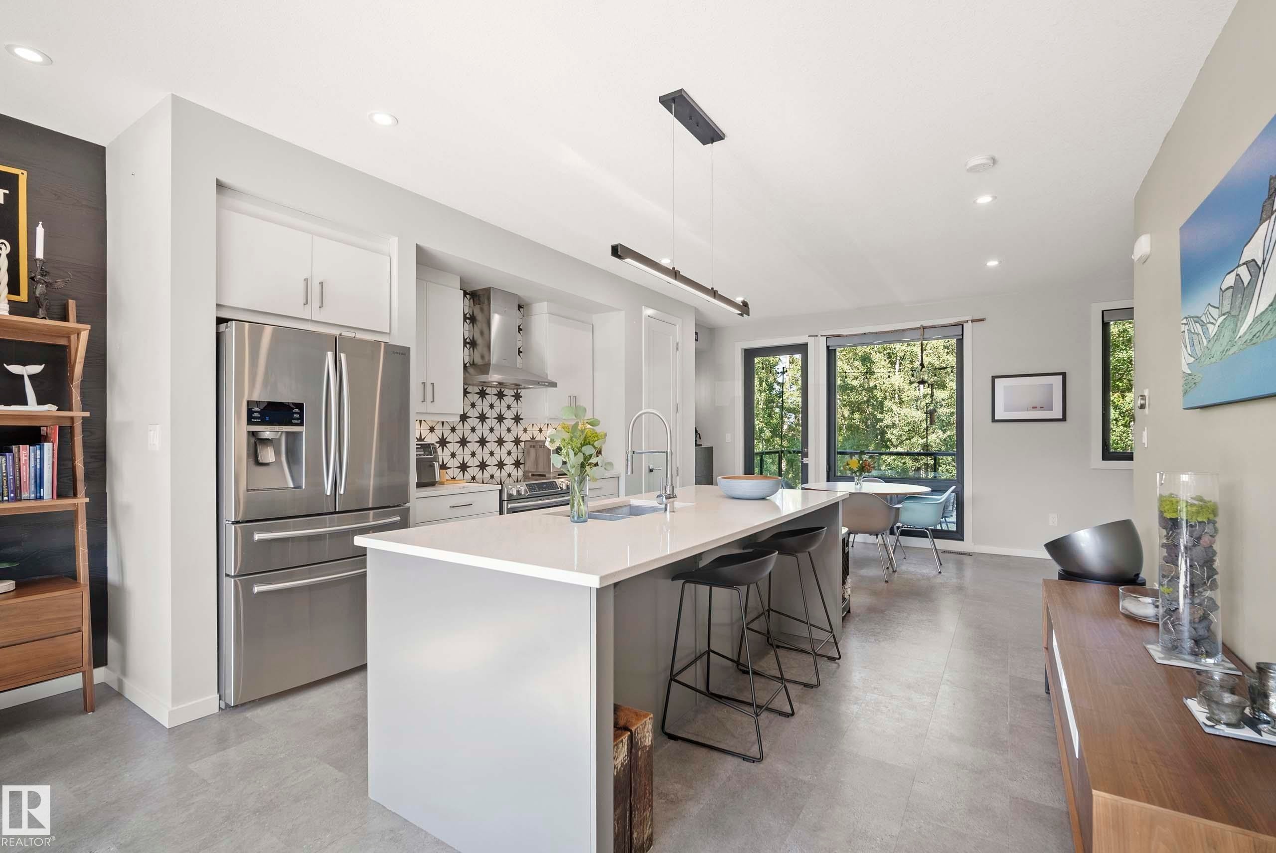 #16 1304 Rutherford Rd Sw, Edmonton, AB - Indoor Photo Showing Kitchen With Upgraded Kitchen