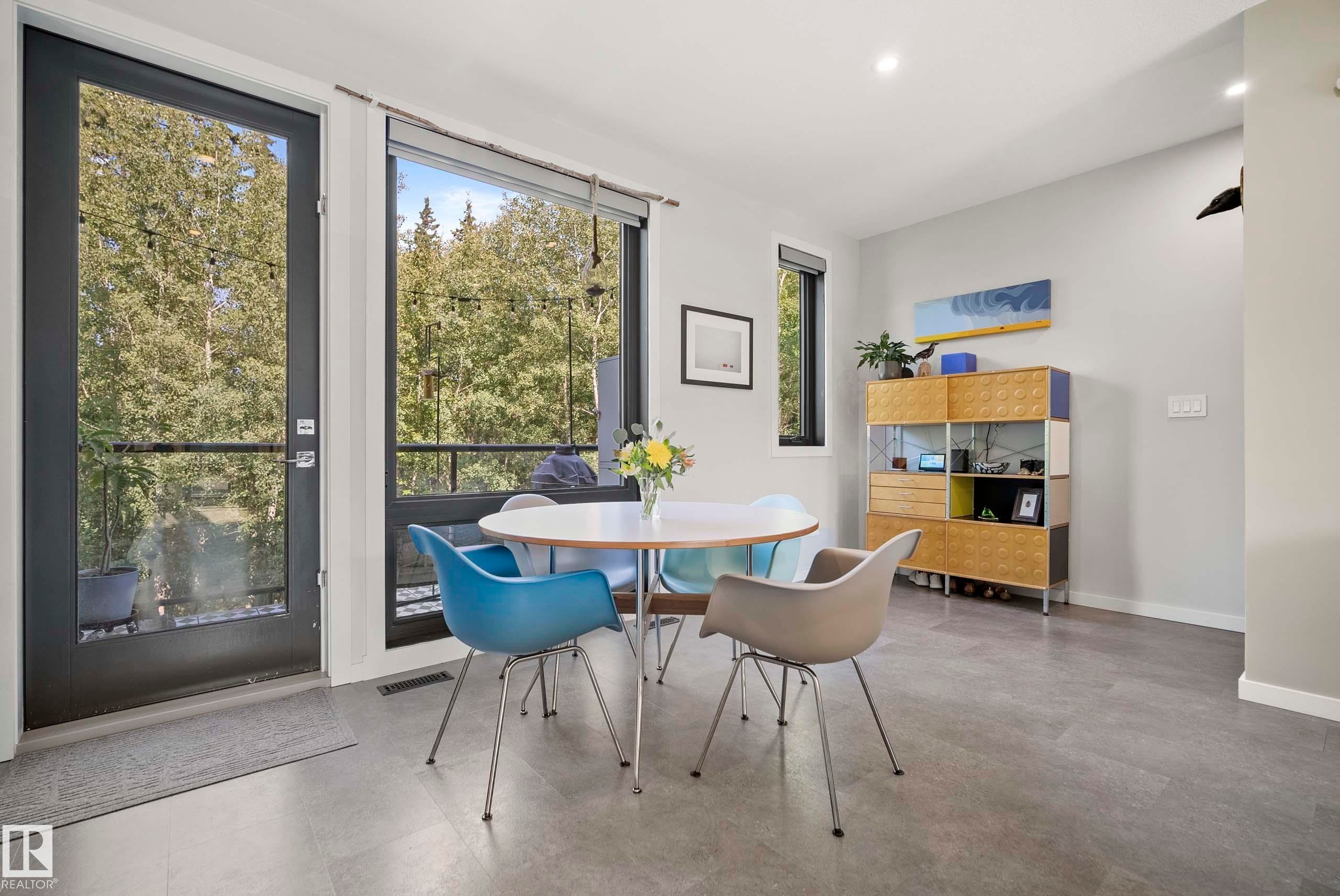 #16 1304 Rutherford Rd Sw, Edmonton, AB - Indoor Photo Showing Dining Room