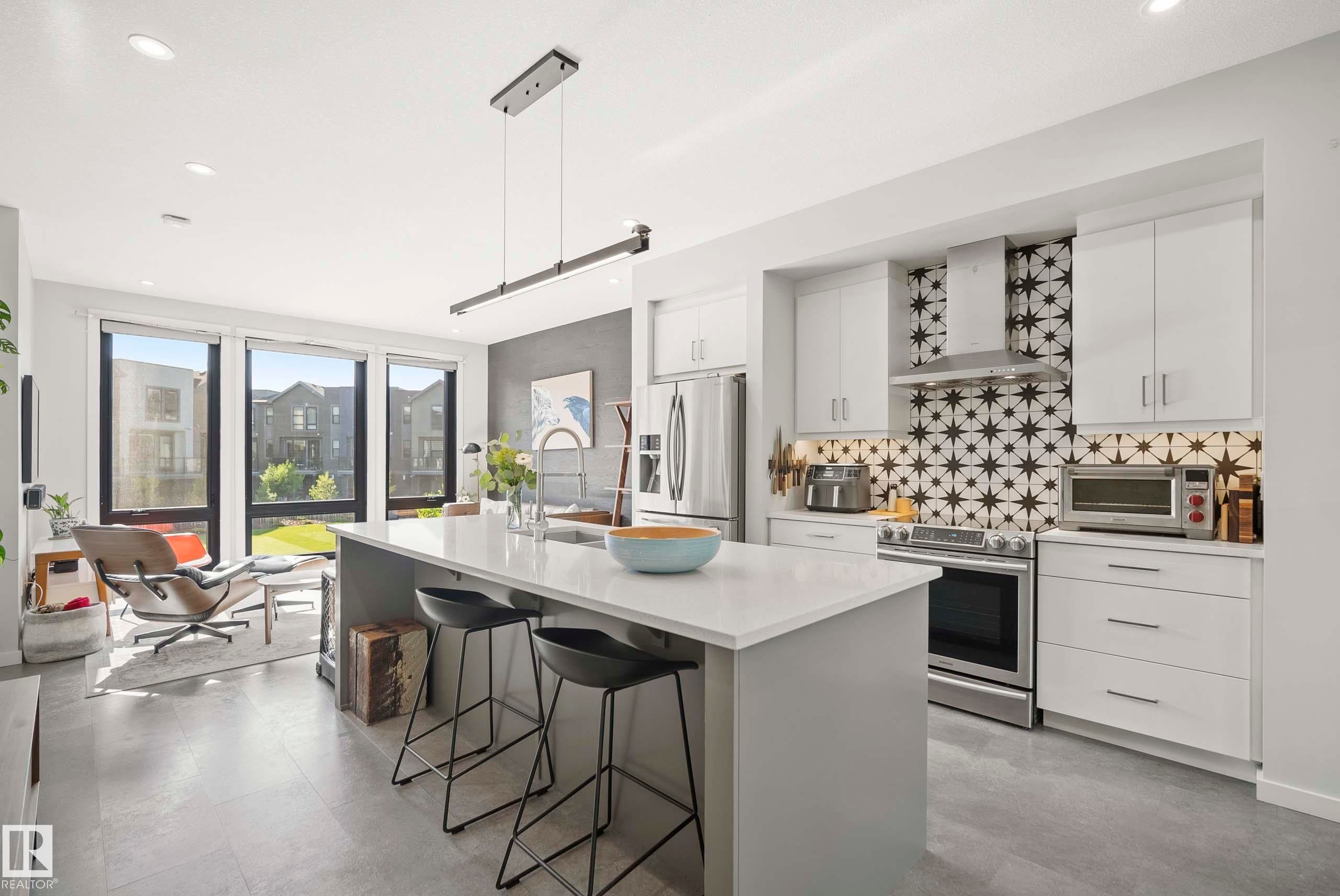 #16 1304 Rutherford Rd Sw, Edmonton, AB - Indoor Photo Showing Kitchen With Upgraded Kitchen