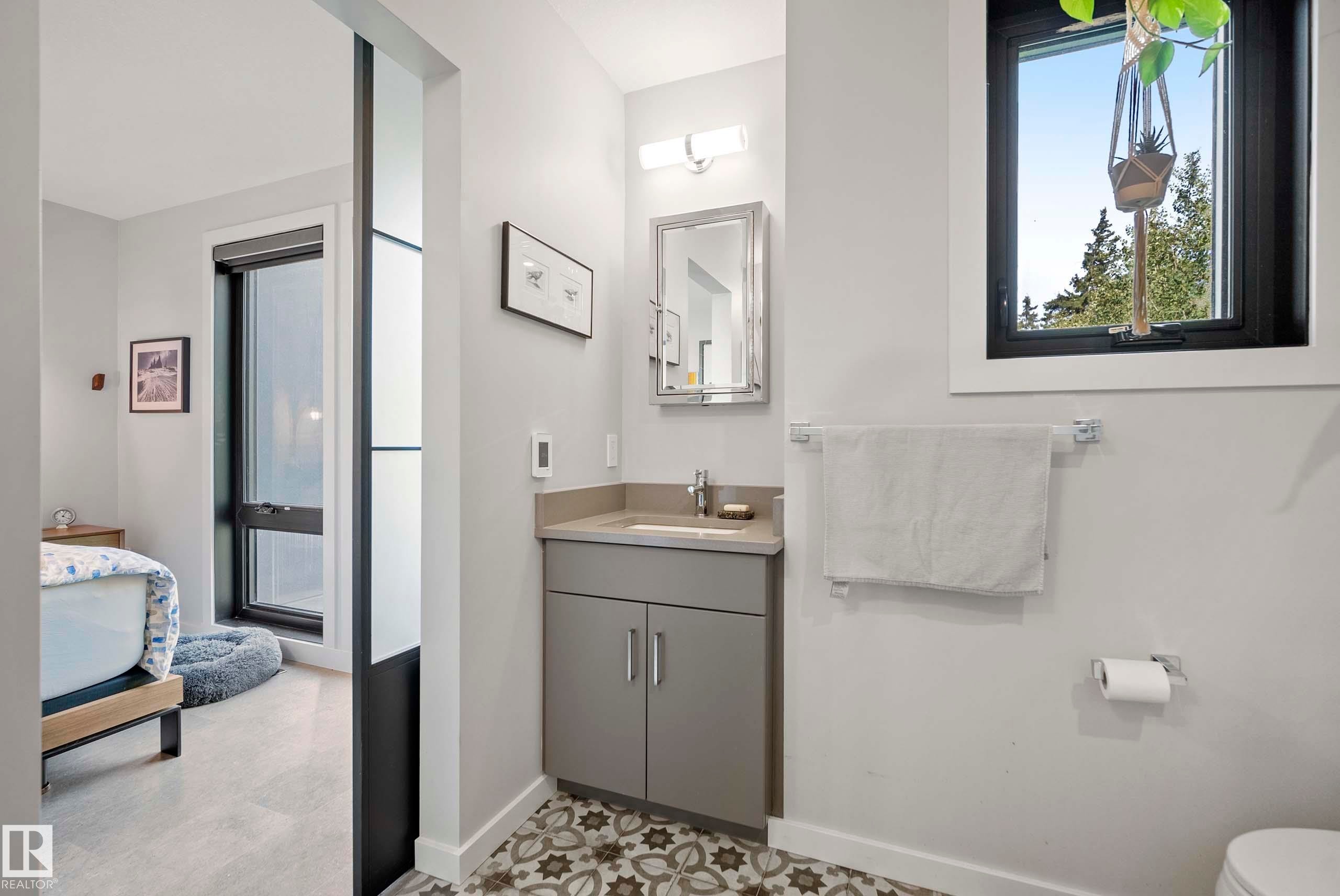 #16 1304 Rutherford Rd Sw, Edmonton, AB - Indoor Photo Showing Bathroom