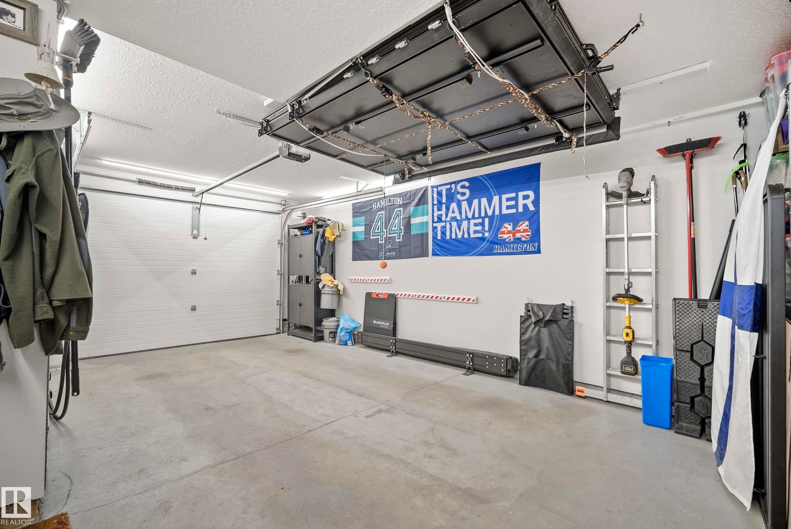 #16 1304 Rutherford Rd Sw, Edmonton, AB - Indoor Photo Showing Garage