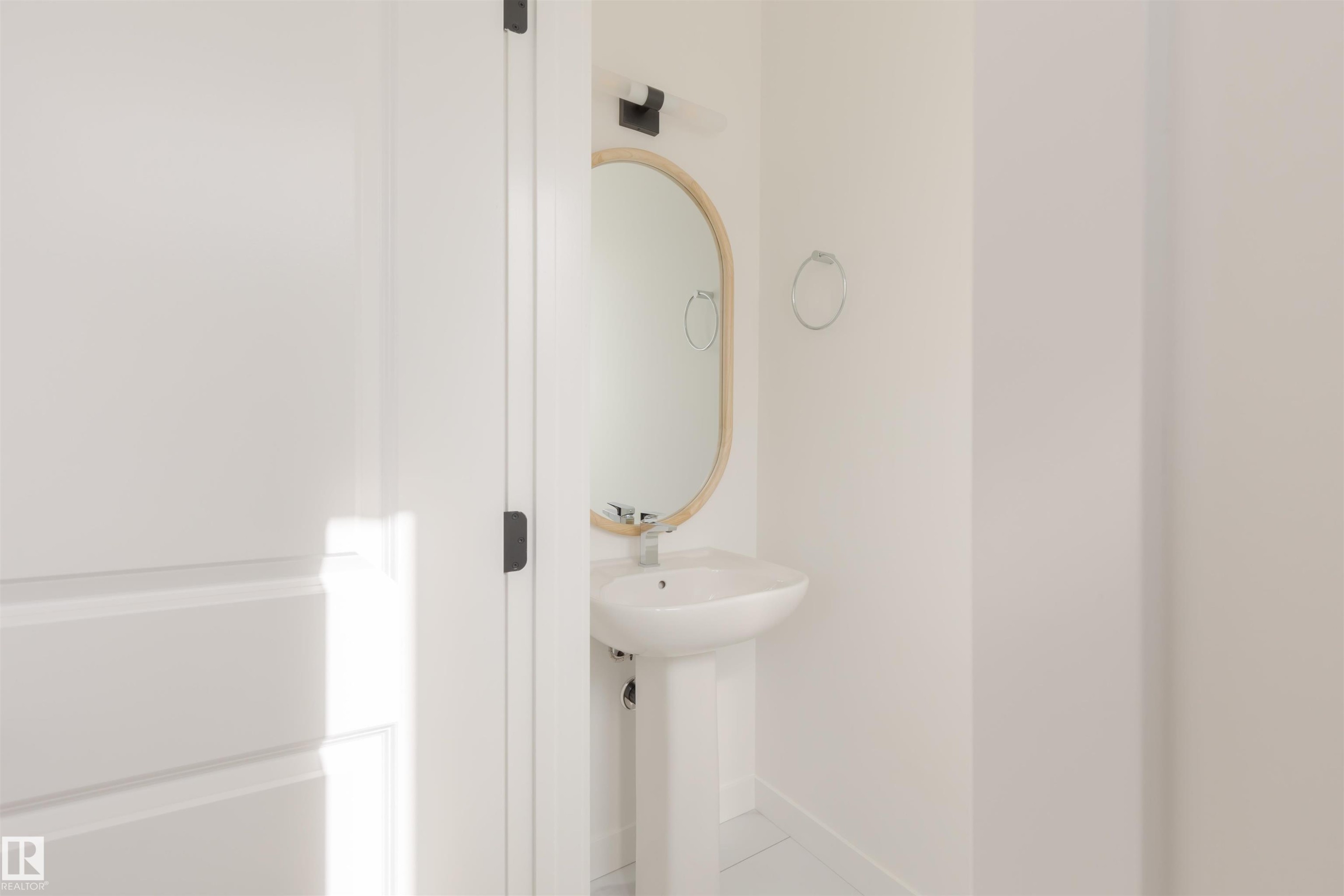 2630 62 Street, Edmonton, AB - Indoor Photo Showing Bathroom