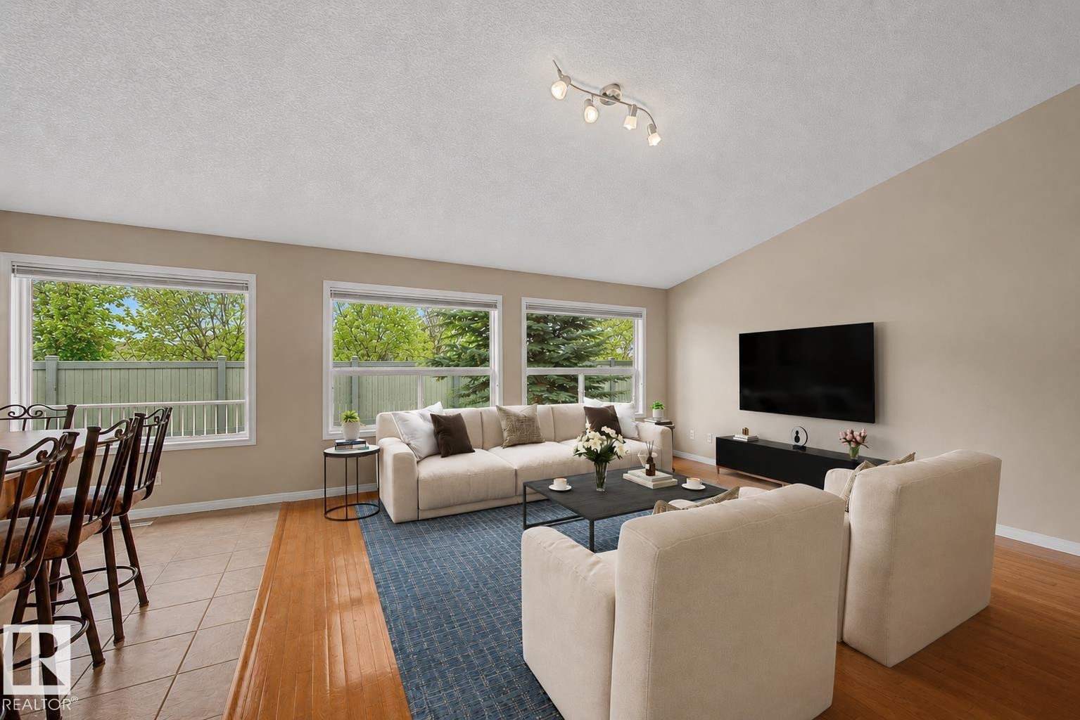 #6 2031 Brennan Cr Nw, Edmonton, AB - Indoor Photo Showing Living Room