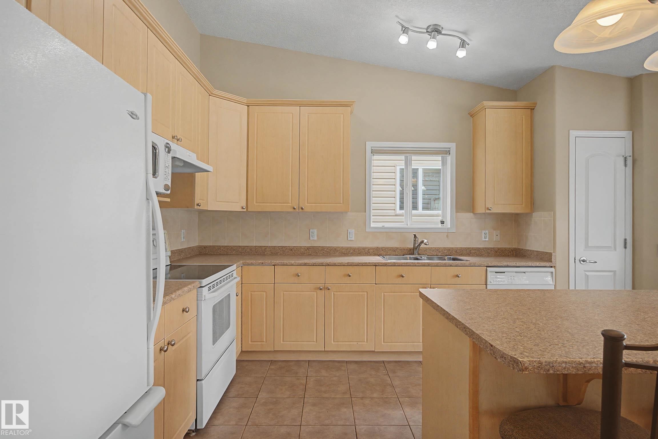 #6 2031 Brennan Cr Nw, Edmonton, AB - Indoor Photo Showing Kitchen With Double Sink