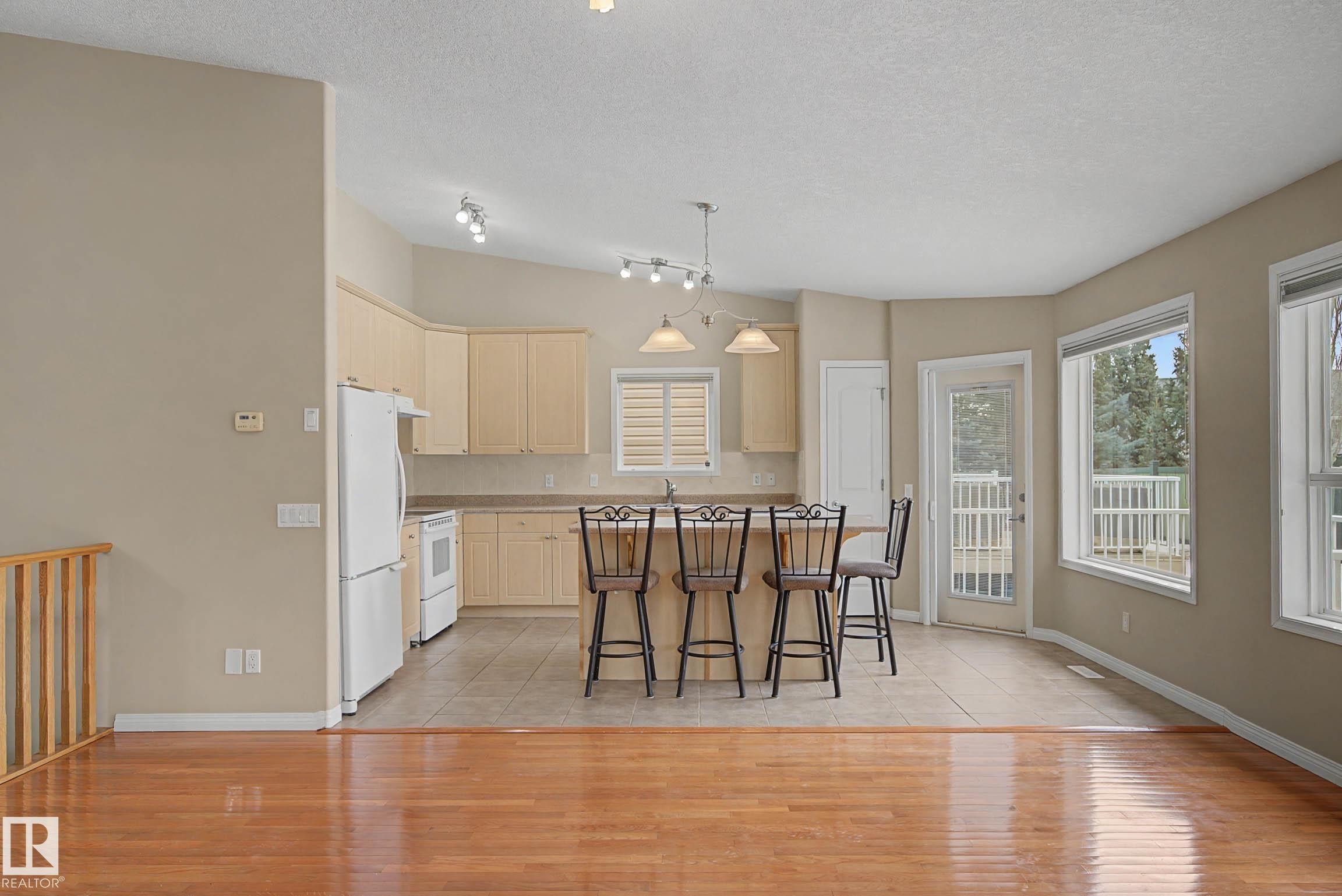 #6 2031 Brennan Cr Nw, Edmonton, AB - Indoor