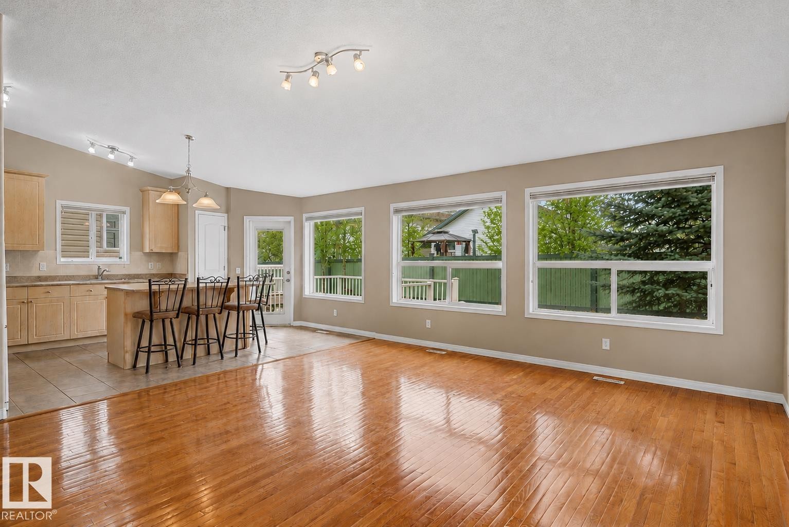 #6 2031 Brennan Cr Nw, Edmonton, AB - Indoor
