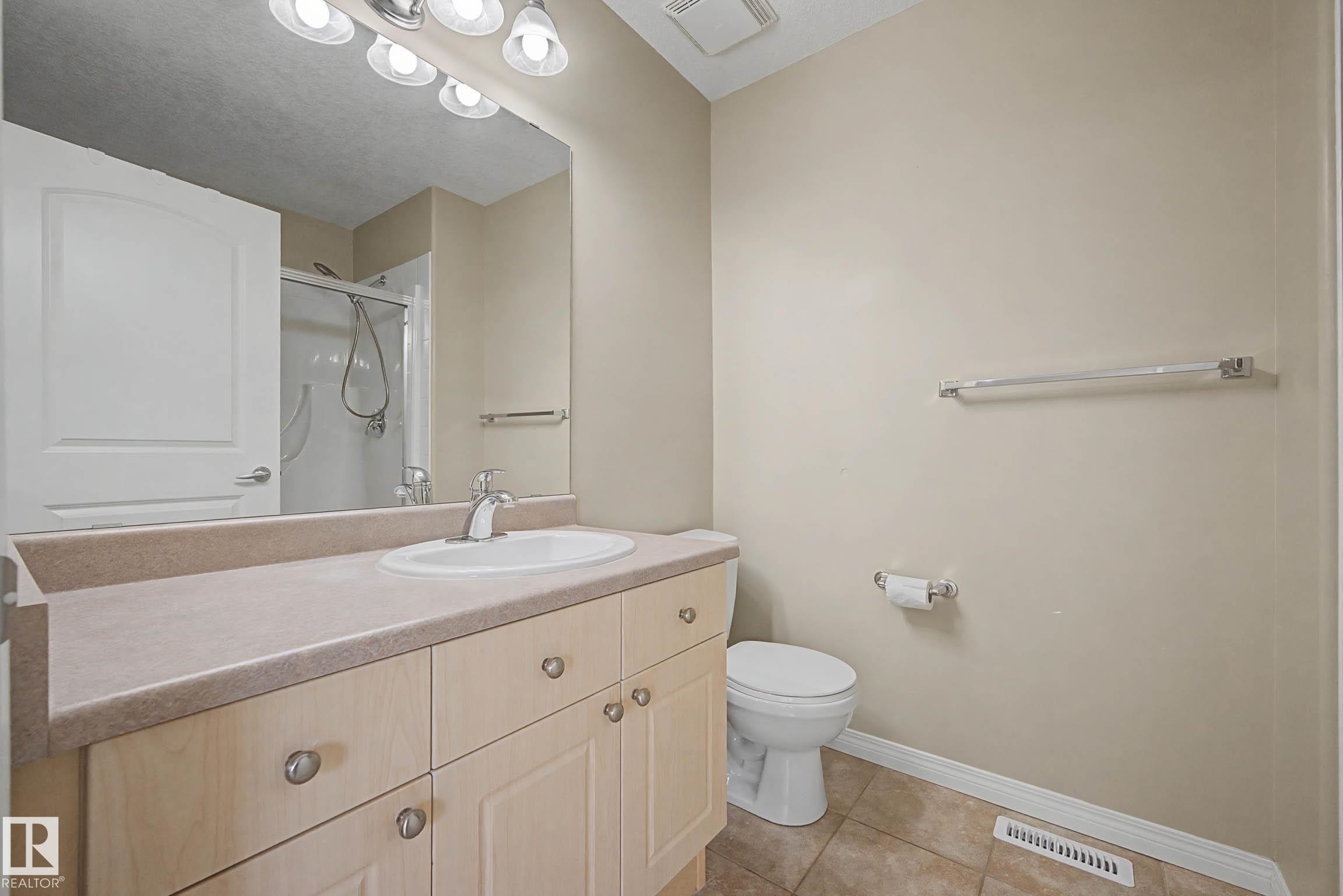 #6 2031 Brennan Cr Nw, Edmonton, AB - Indoor Photo Showing Bathroom