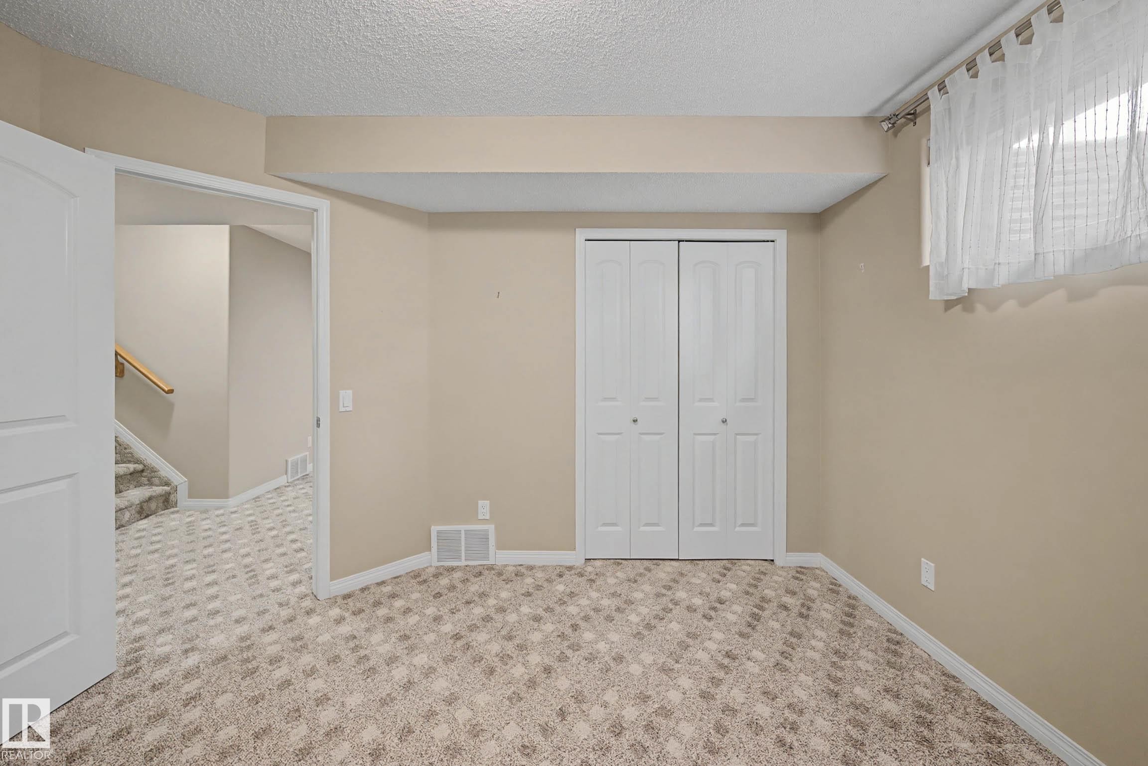 #6 2031 Brennan Cr Nw, Edmonton, AB - Indoor