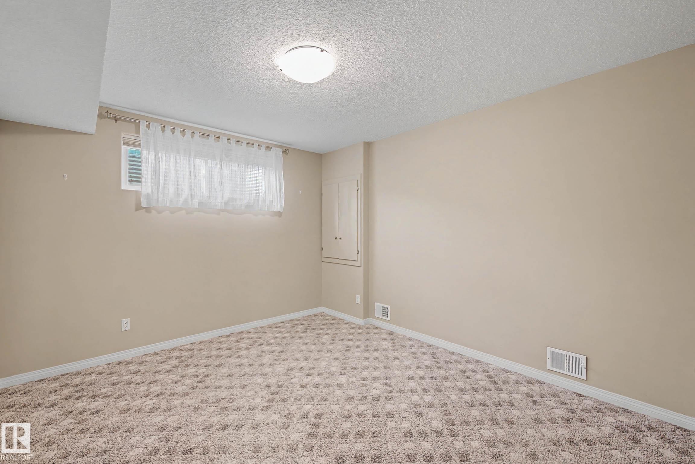#6 2031 Brennan Cr Nw, Edmonton, AB - Indoor Photo Showing Other Room