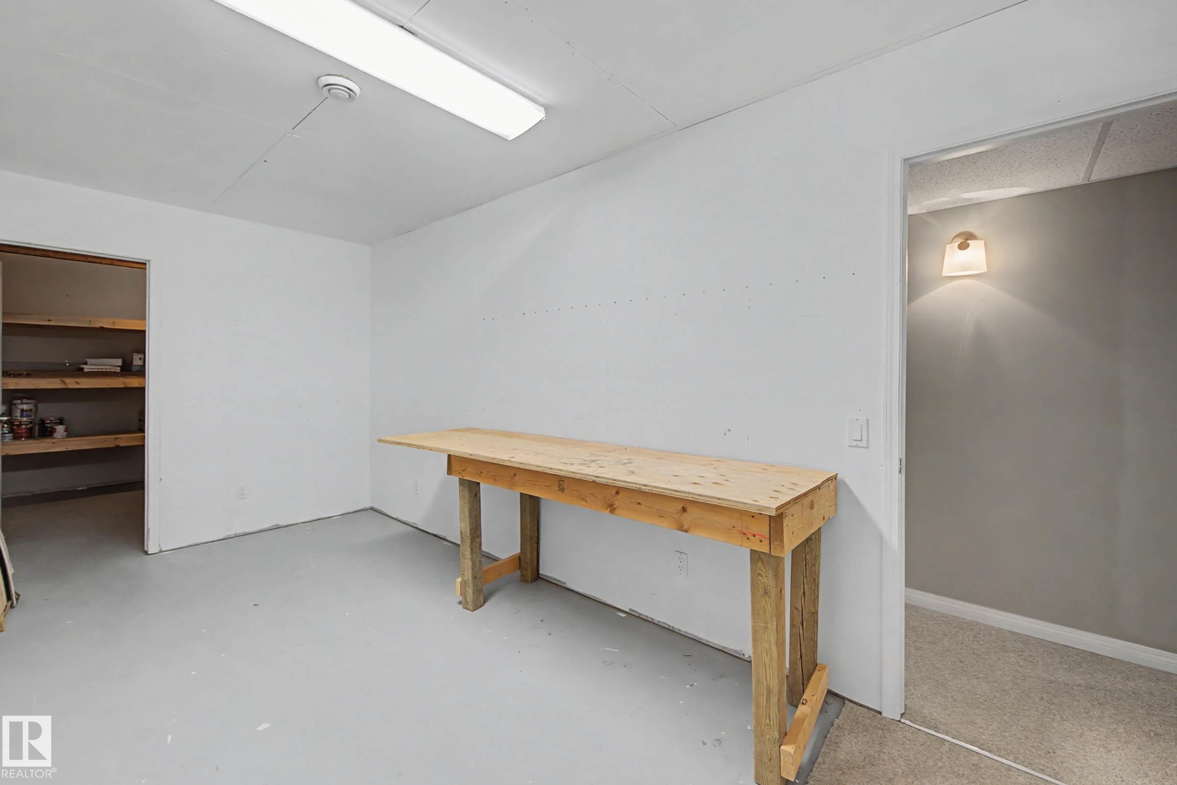 #6 2031 Brennan Cr Nw, Edmonton, AB - Indoor Photo Showing Other Room