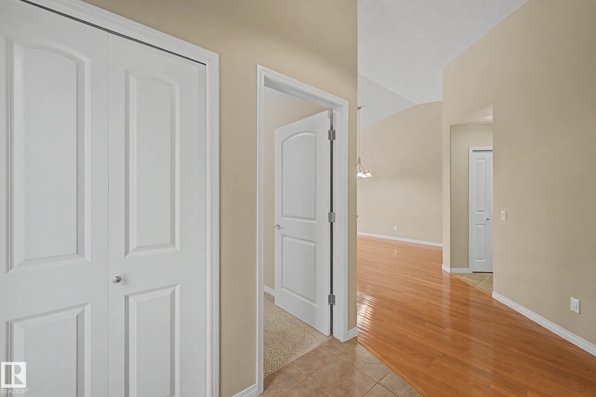 #6 2031 Brennan Cr Nw, Edmonton, AB - Indoor Photo Showing Other Room